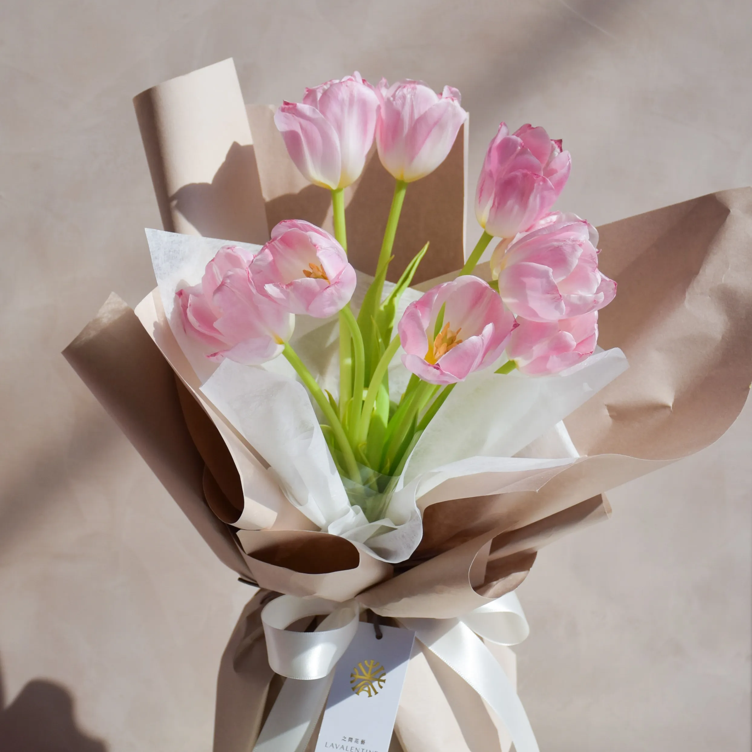 粉色鬱金香鮮花束