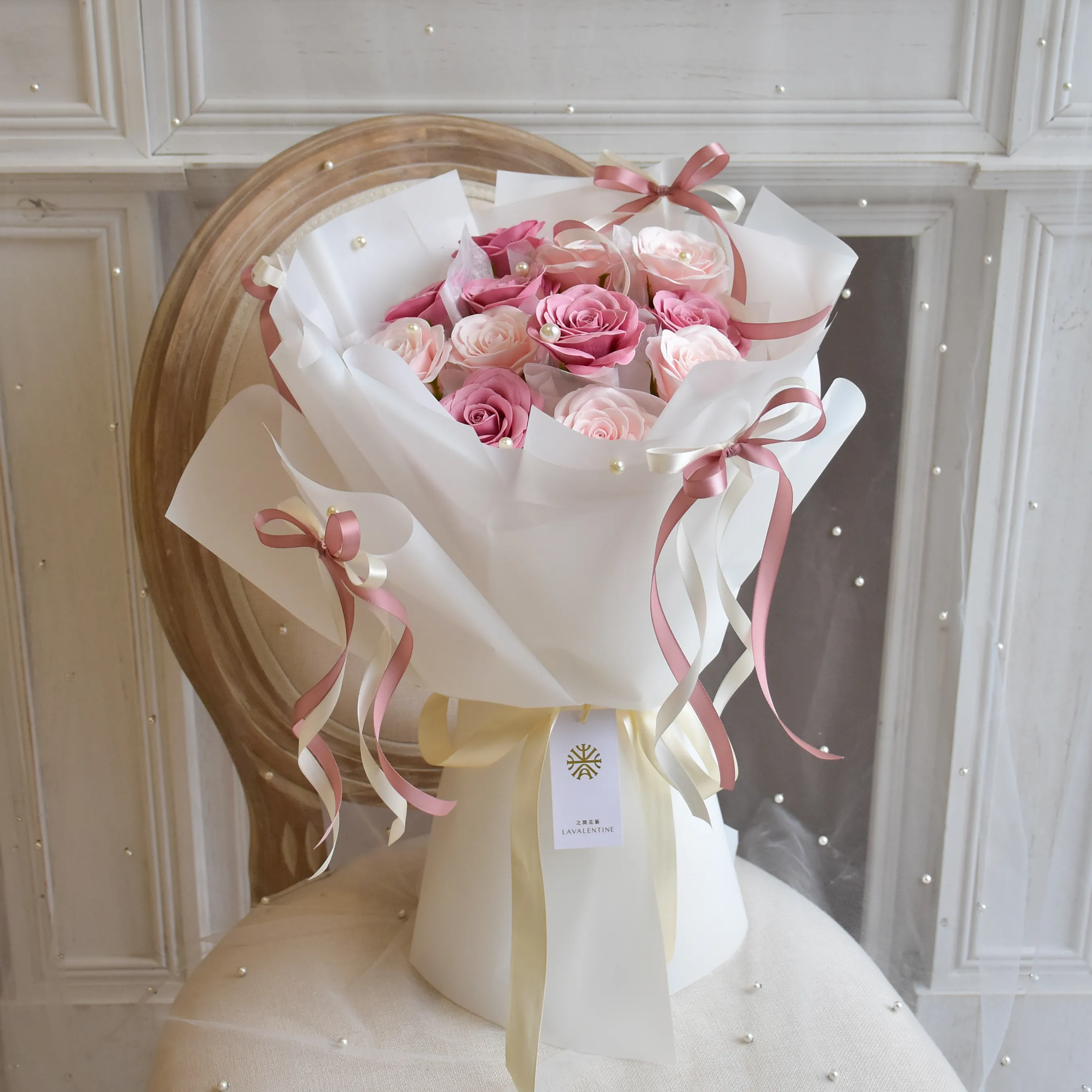 蝴蝶結永生花束 · 霧面包裝