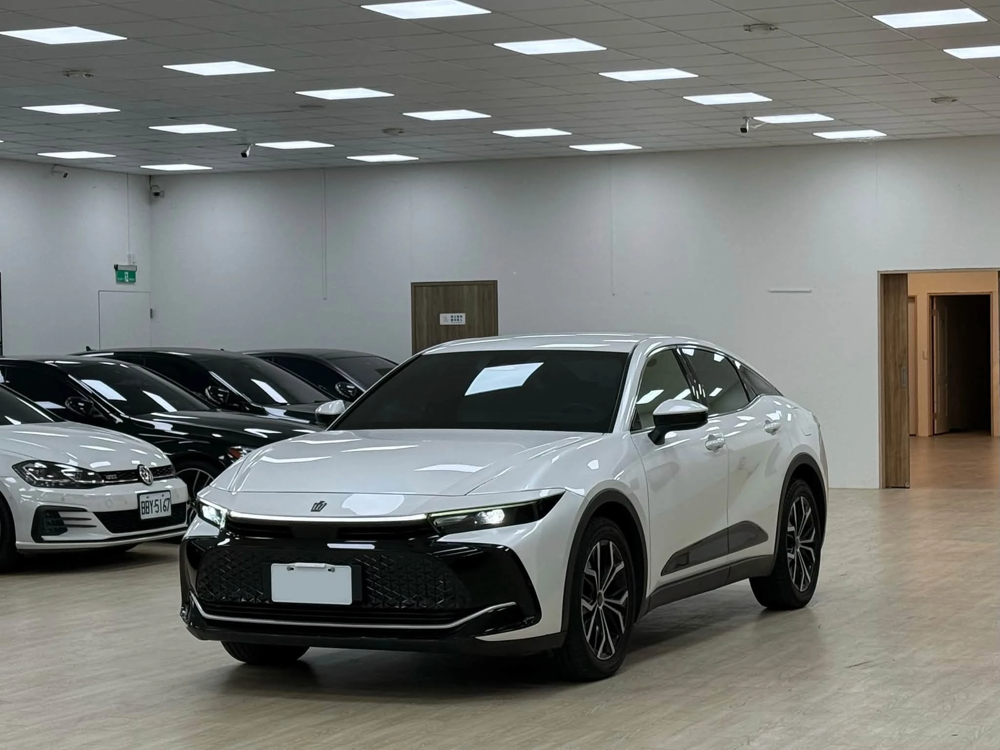 2023年 Toyota Crown 貴族版｜台中二手車買賣｜北屯中古車行推薦
