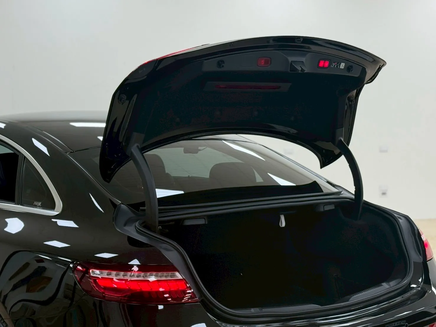 2022年 Mercedes Benz E200 Coupe 黑色