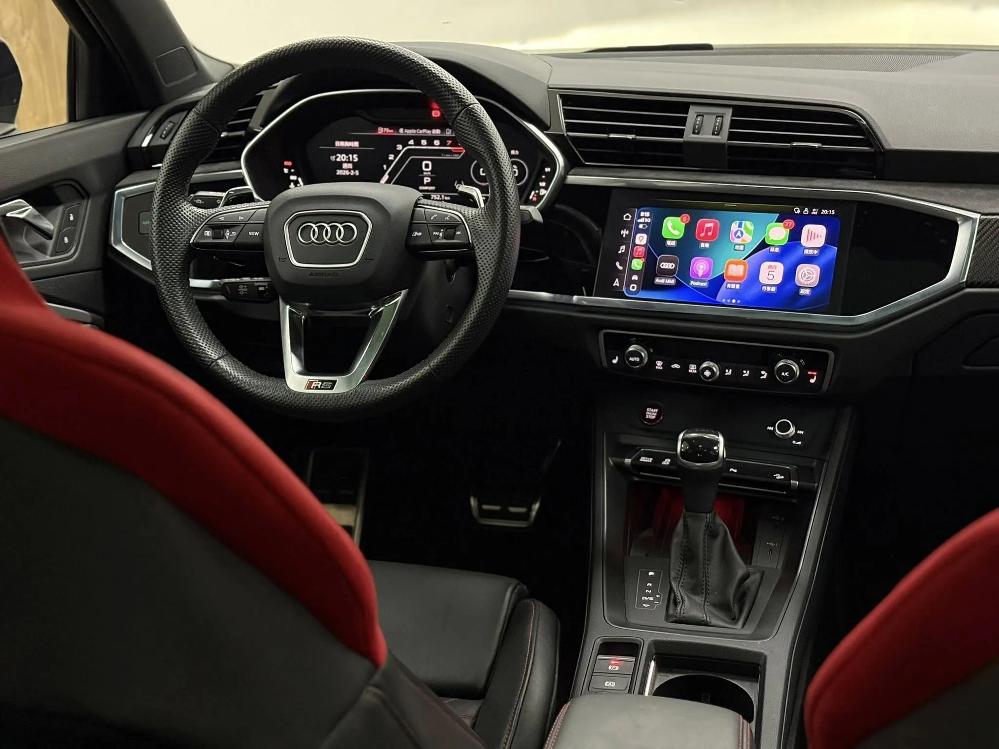 2022年 Audi RSQ3 Quattro