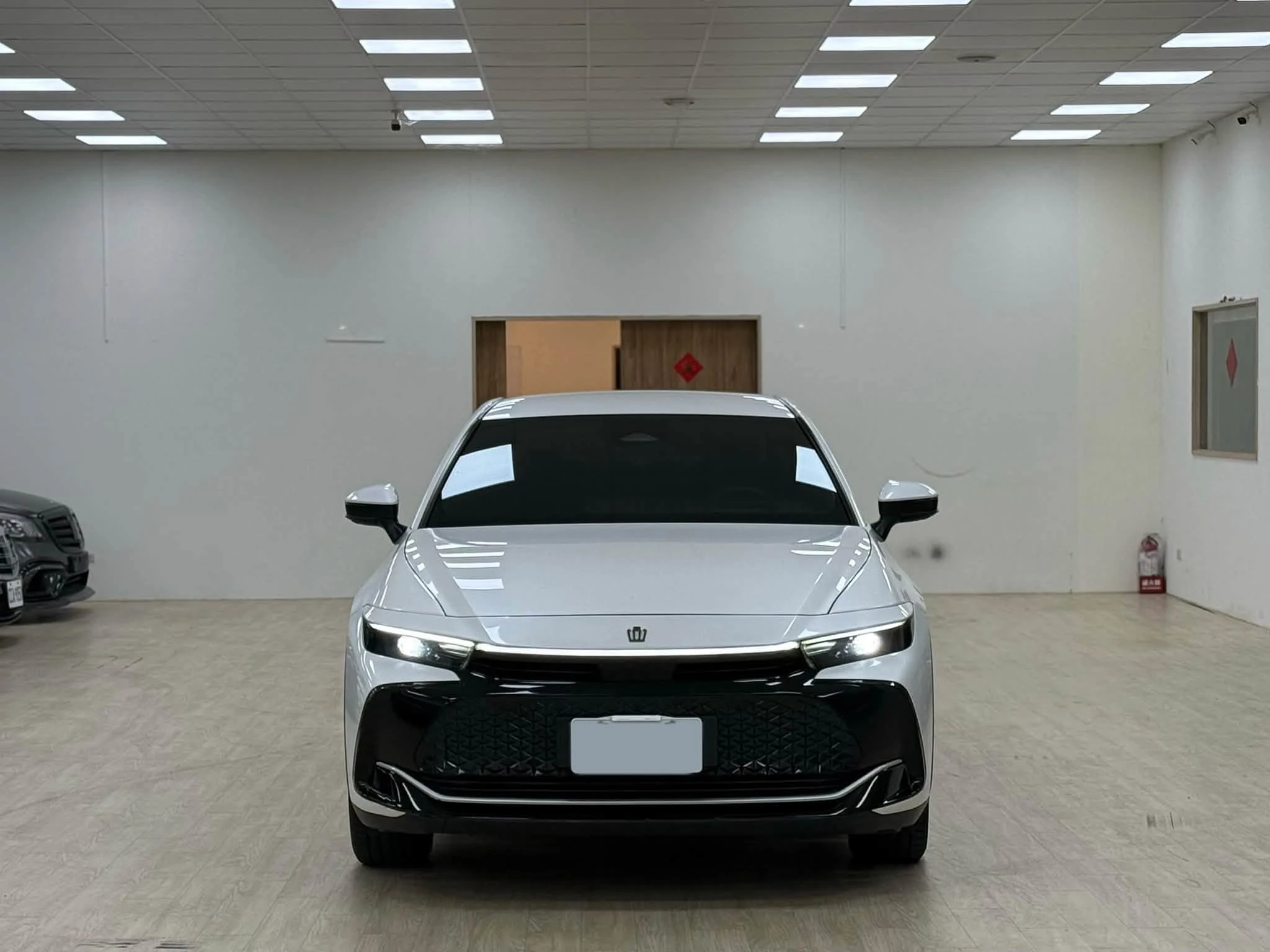 2023年 Toyota Crown 貴族版