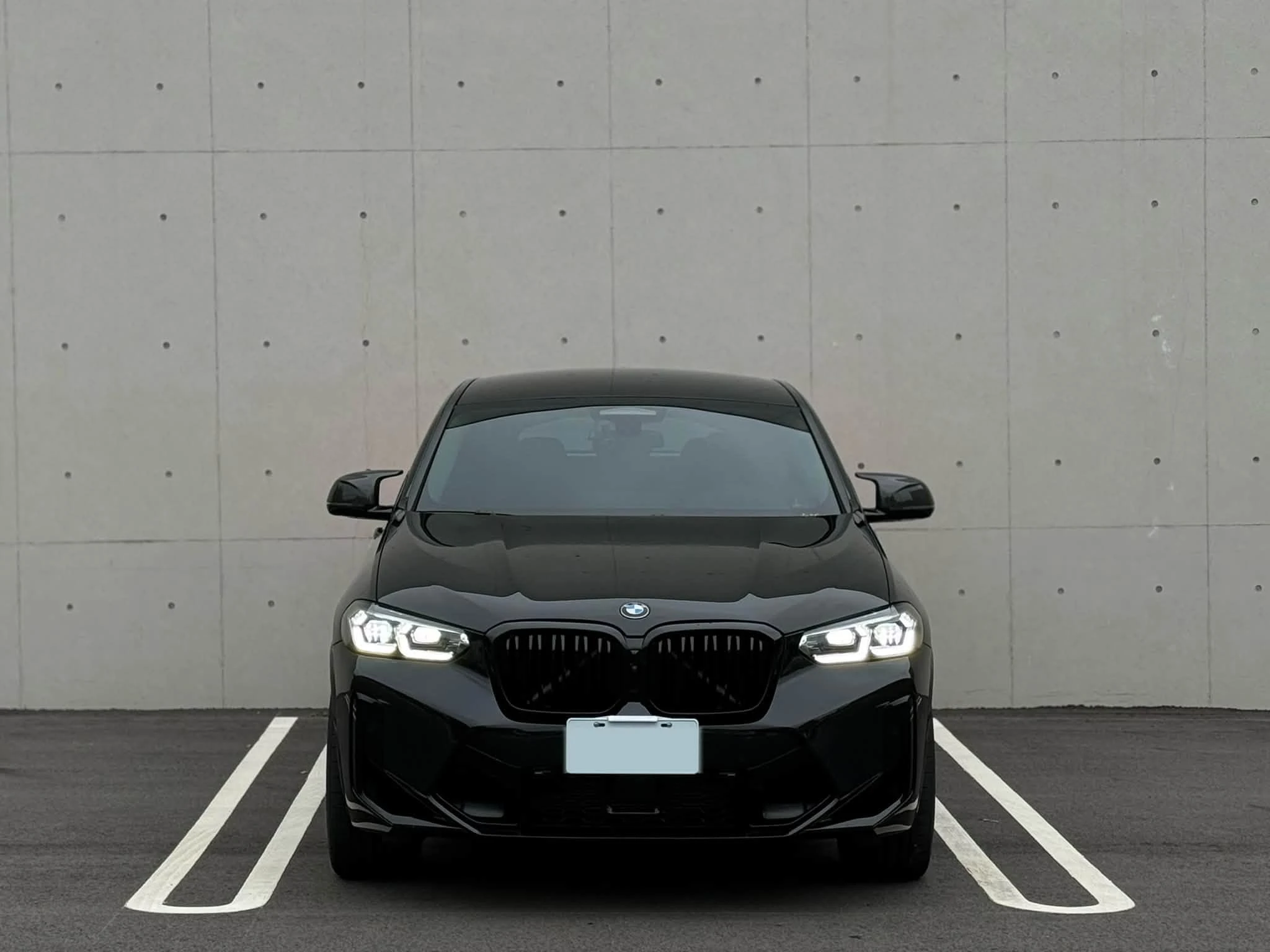 正2023年BMW X4 20i 運動版