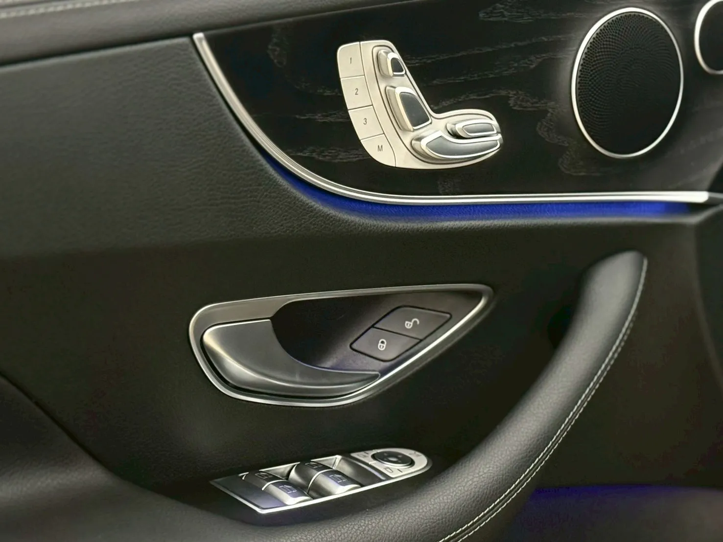2022年 Mercedes Benz E200 Coupe 黑色