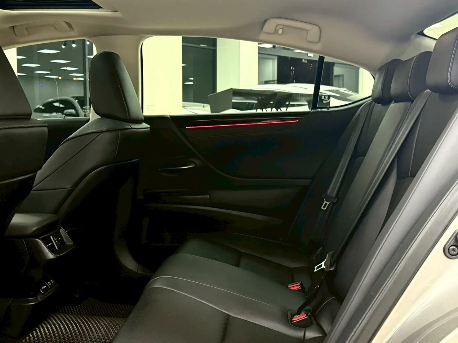 2020年 Lexus ES200 豪華版 鈦色