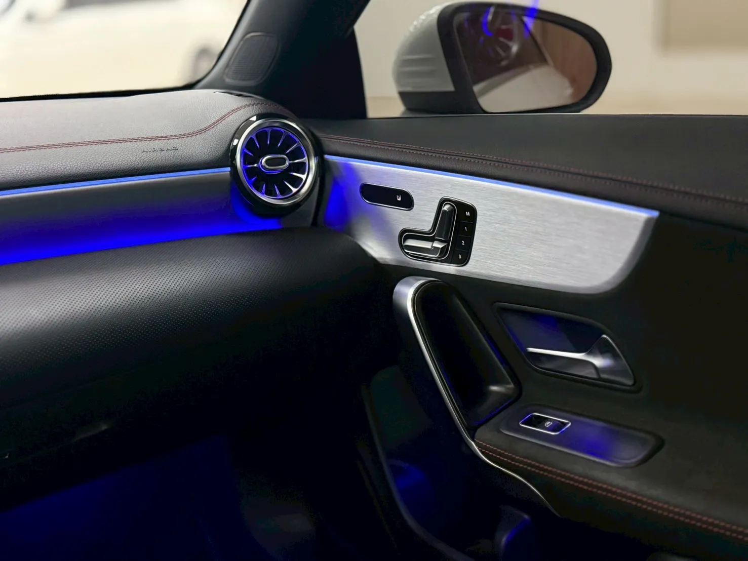 2020年 Mercedes Benz CLA250 AMG 4Matic 白色