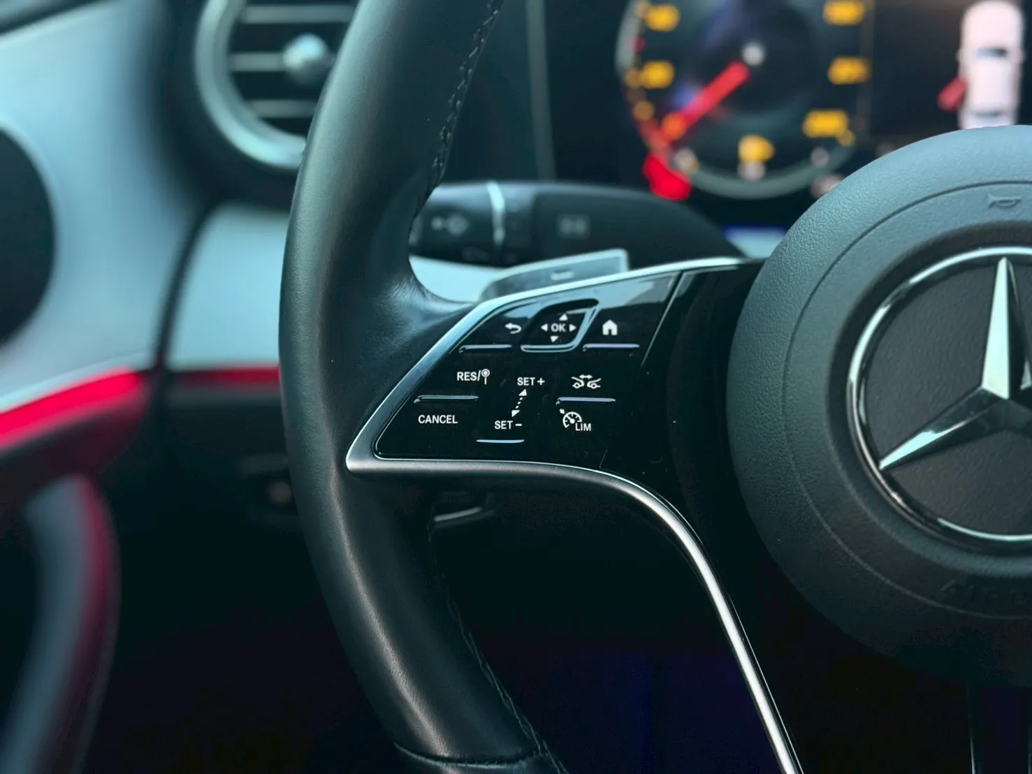 2021年 Mercedes Benz E250 運動版 白色