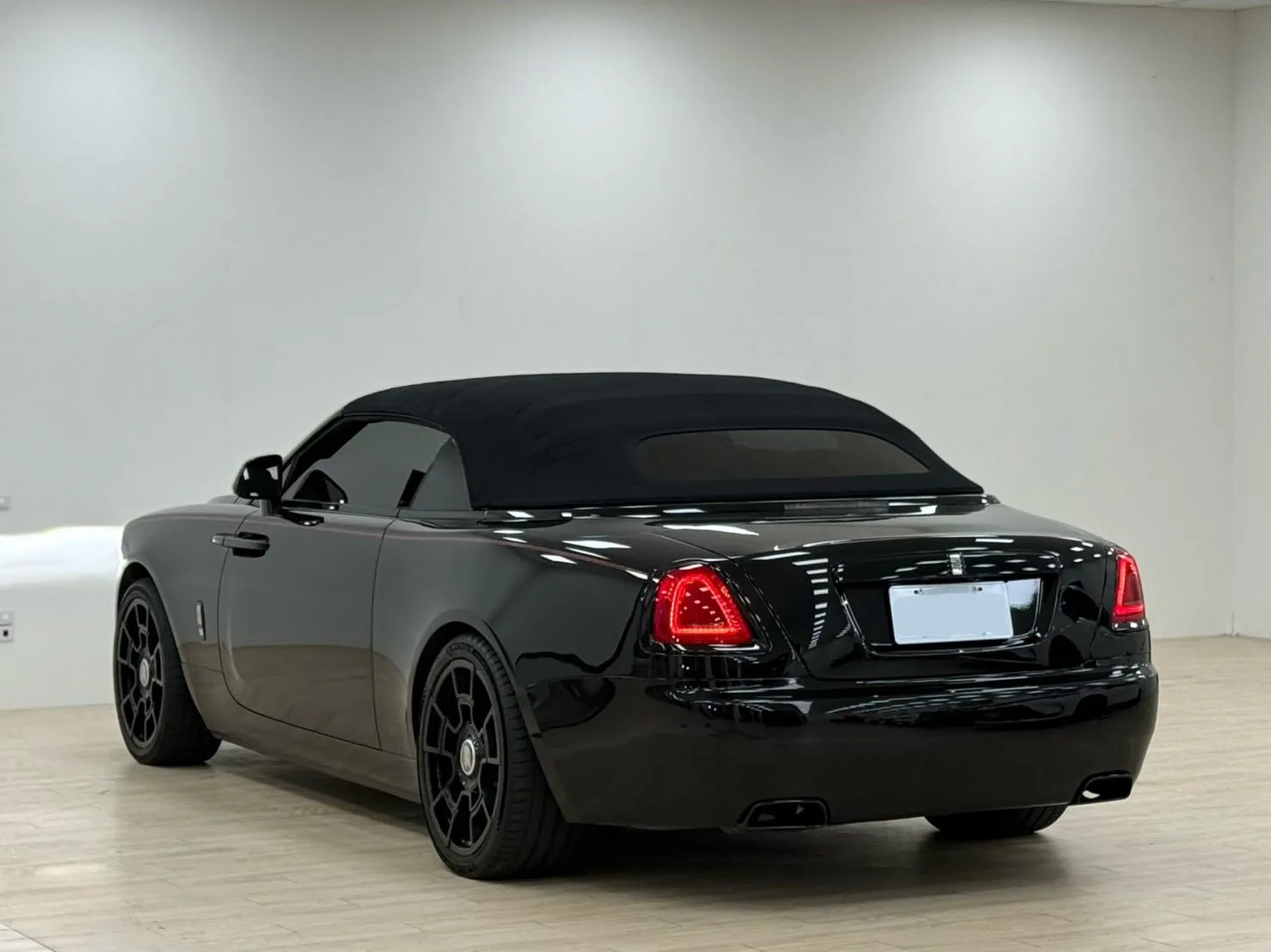 2016年 Rolls-Royce DAWN 6.6 V12