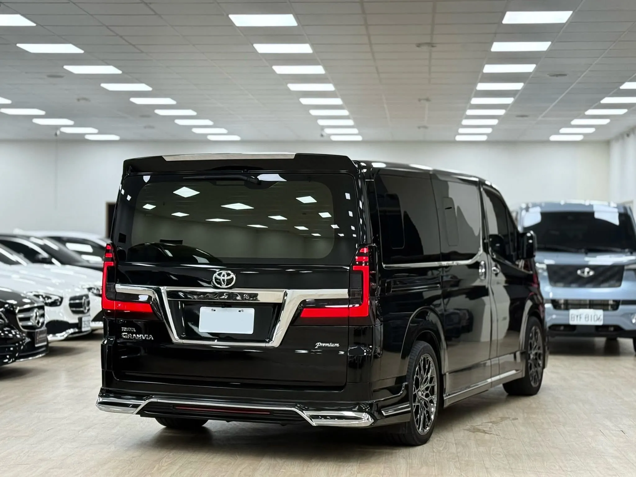 2022年 Toyota GRANVIA 6人座 旗艦版