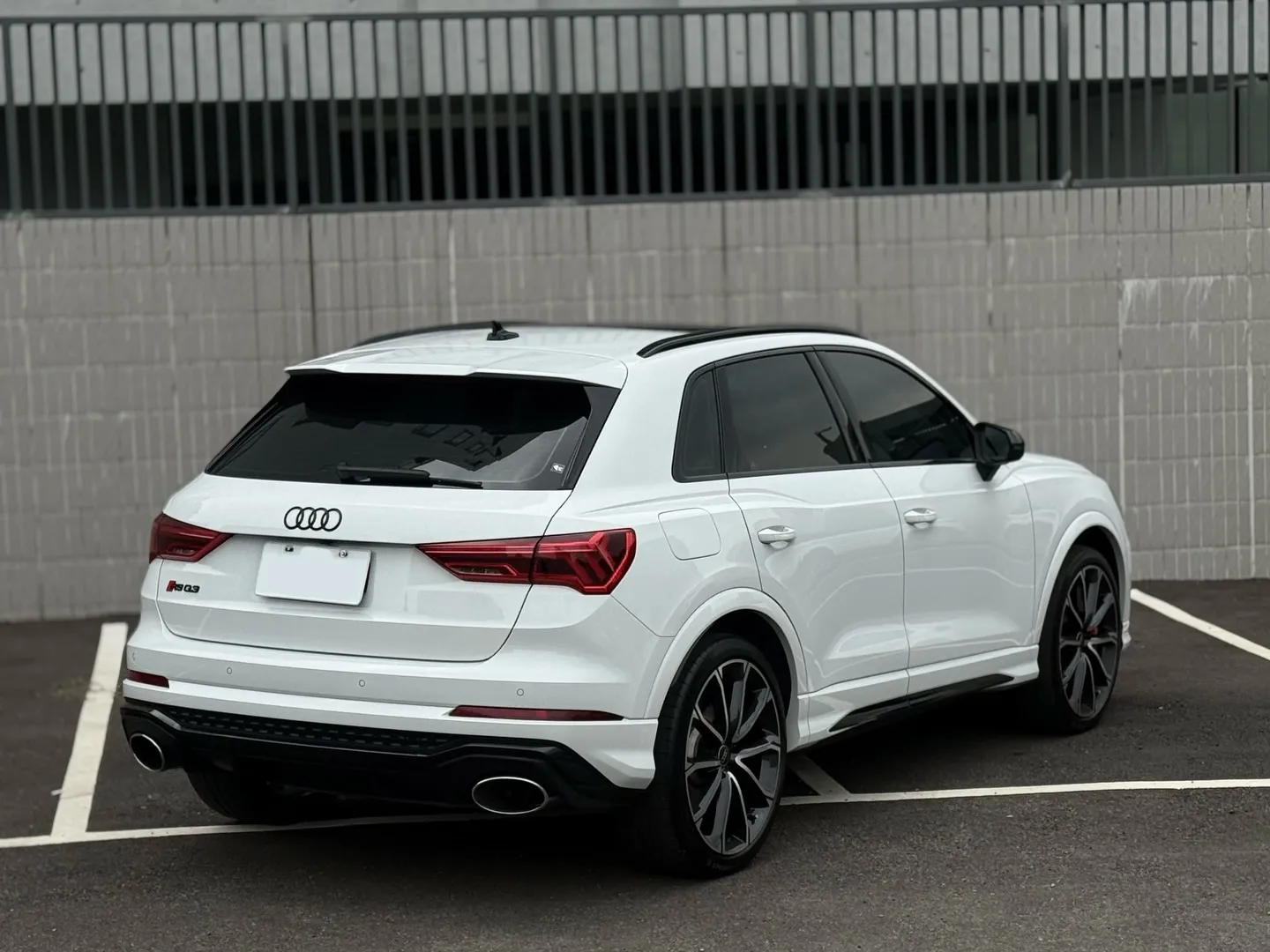 2022年 Audi RSQ3 Quattro