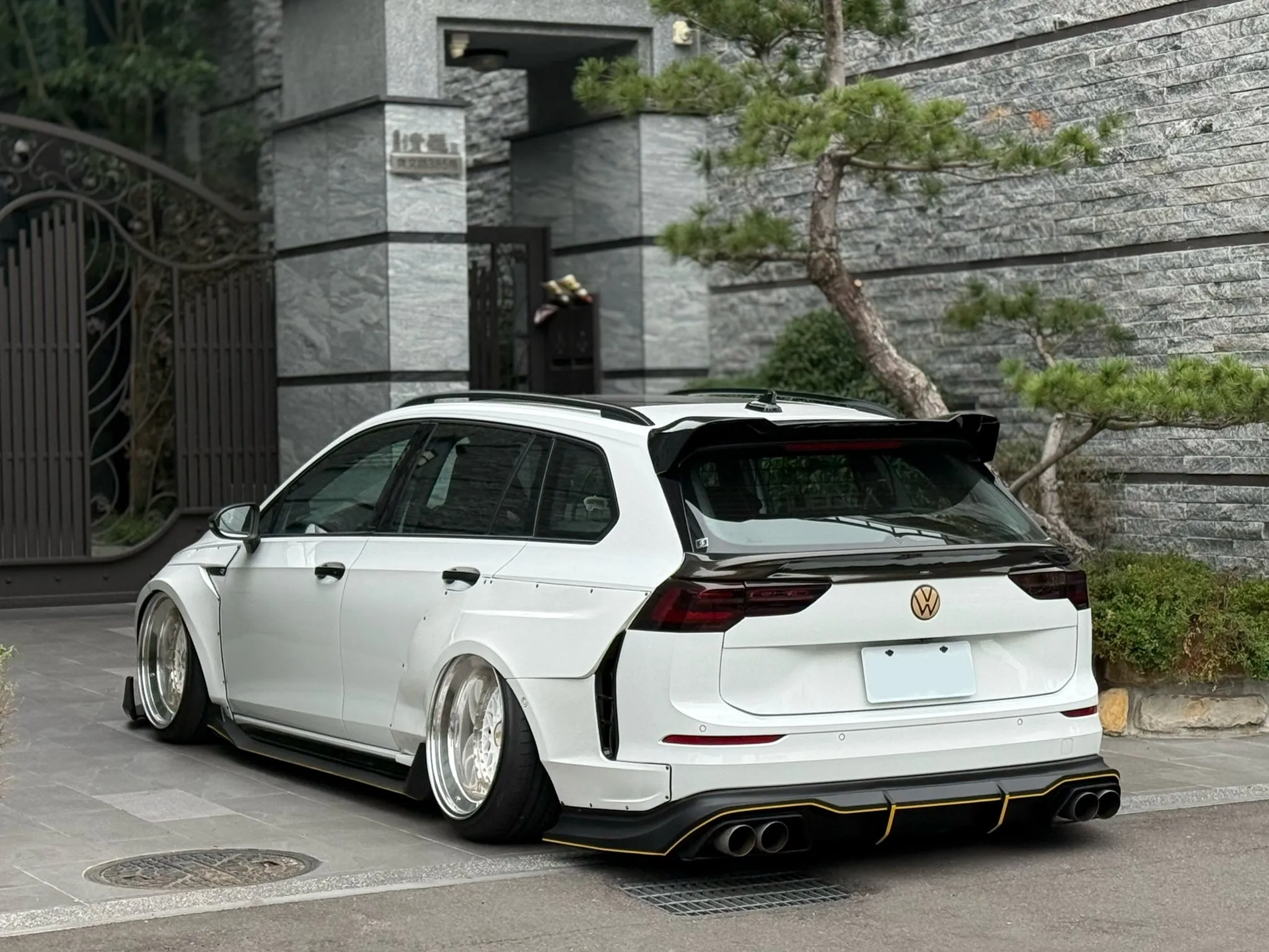 2022年 VW Golf 280 eTSI R-Line