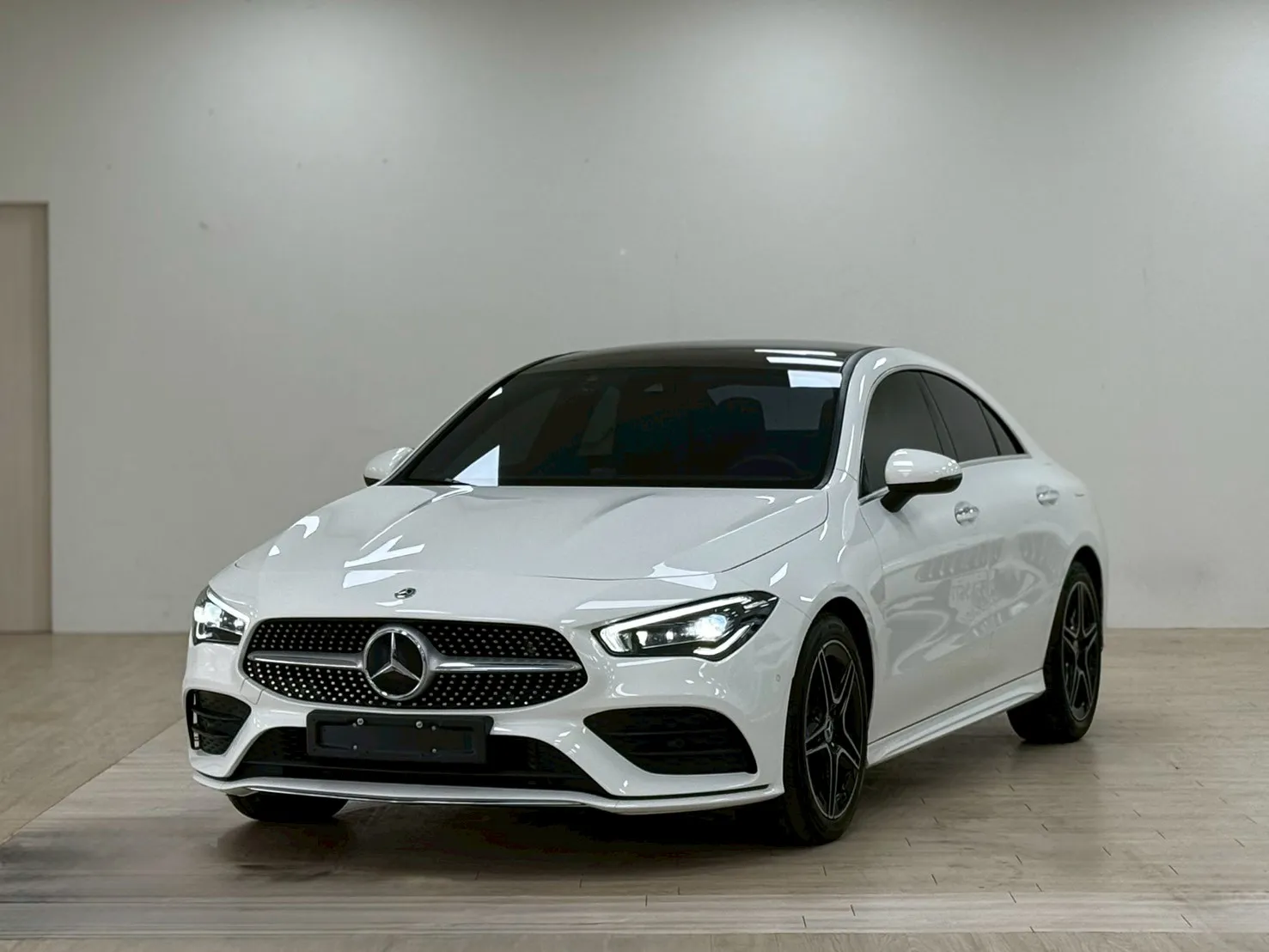 2020年 Mercedes Benz CLA250 AMG 4Matic 白色