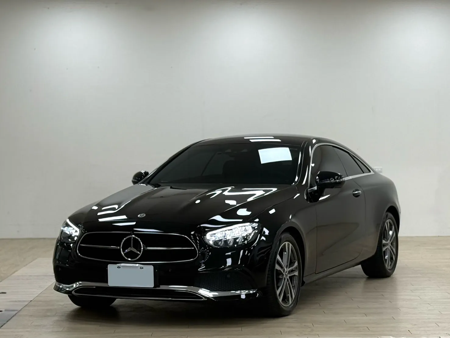 2022年 Mercedes Benz E200 Coupe 黑色