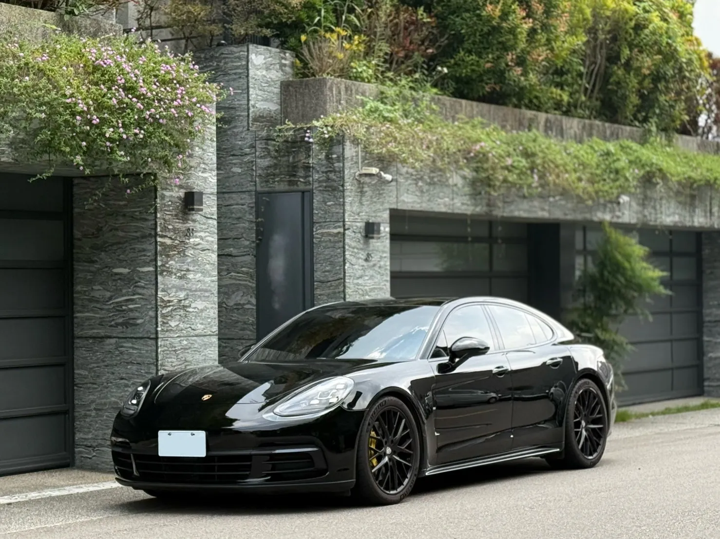 2017年 Porsche Panamera 4 黑色