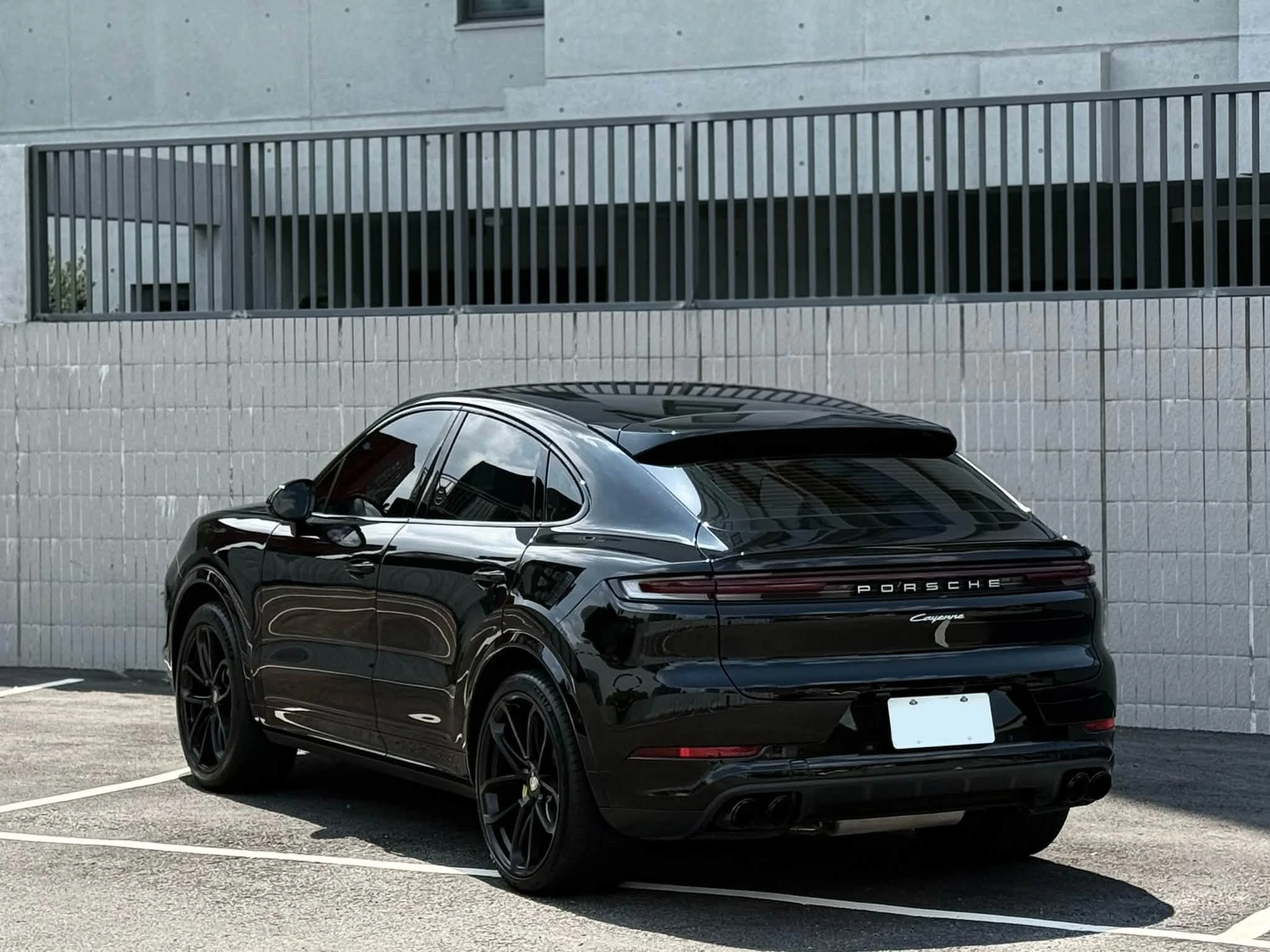 2023/24年式 Porsche Cayenne Coupe E3.2