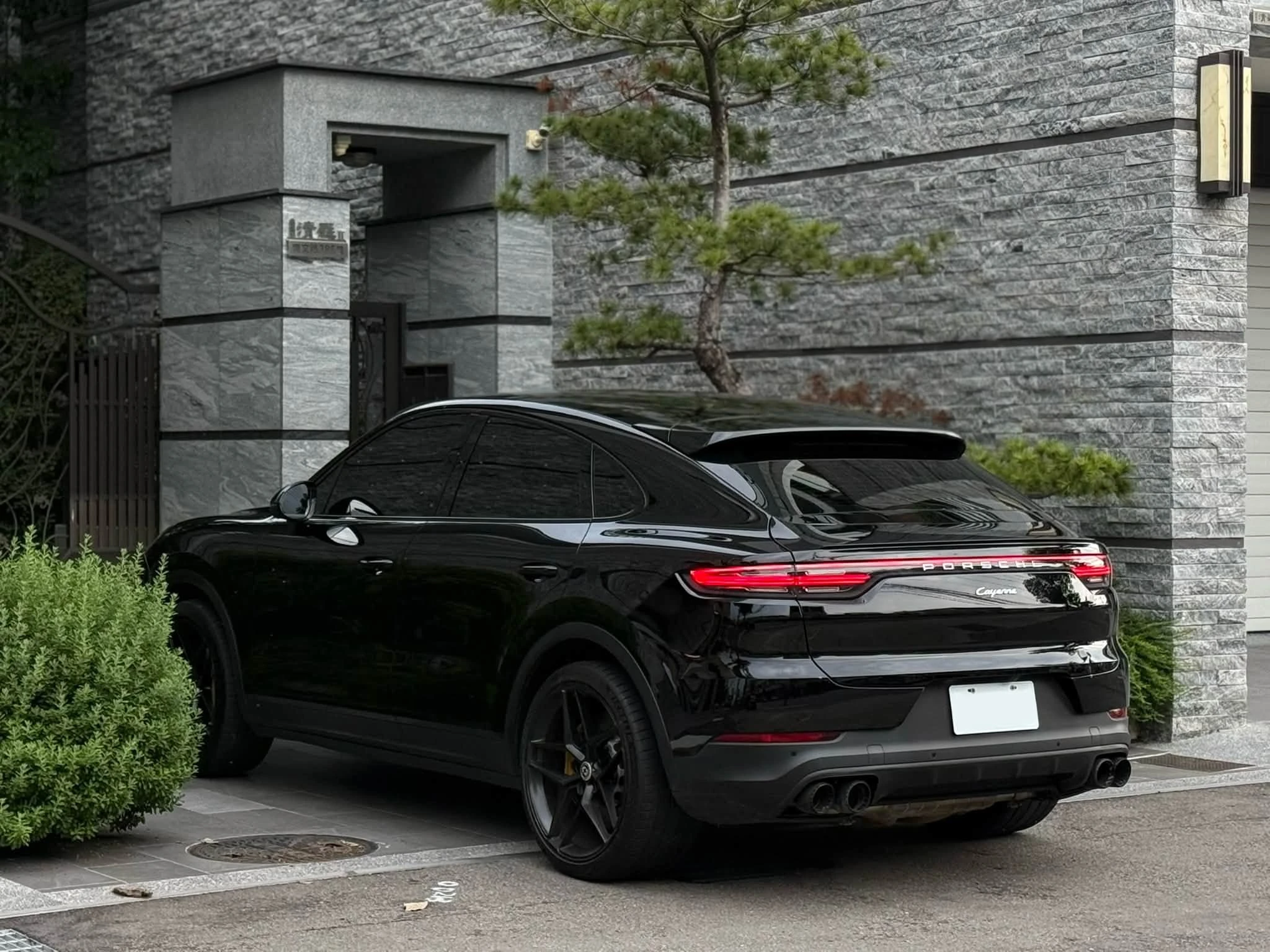 2021/22年式 Porsche Cayenne Coupe