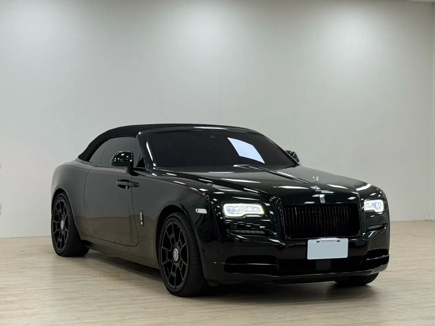 2016年 Rolls-Royce DAWN 6.6 V12