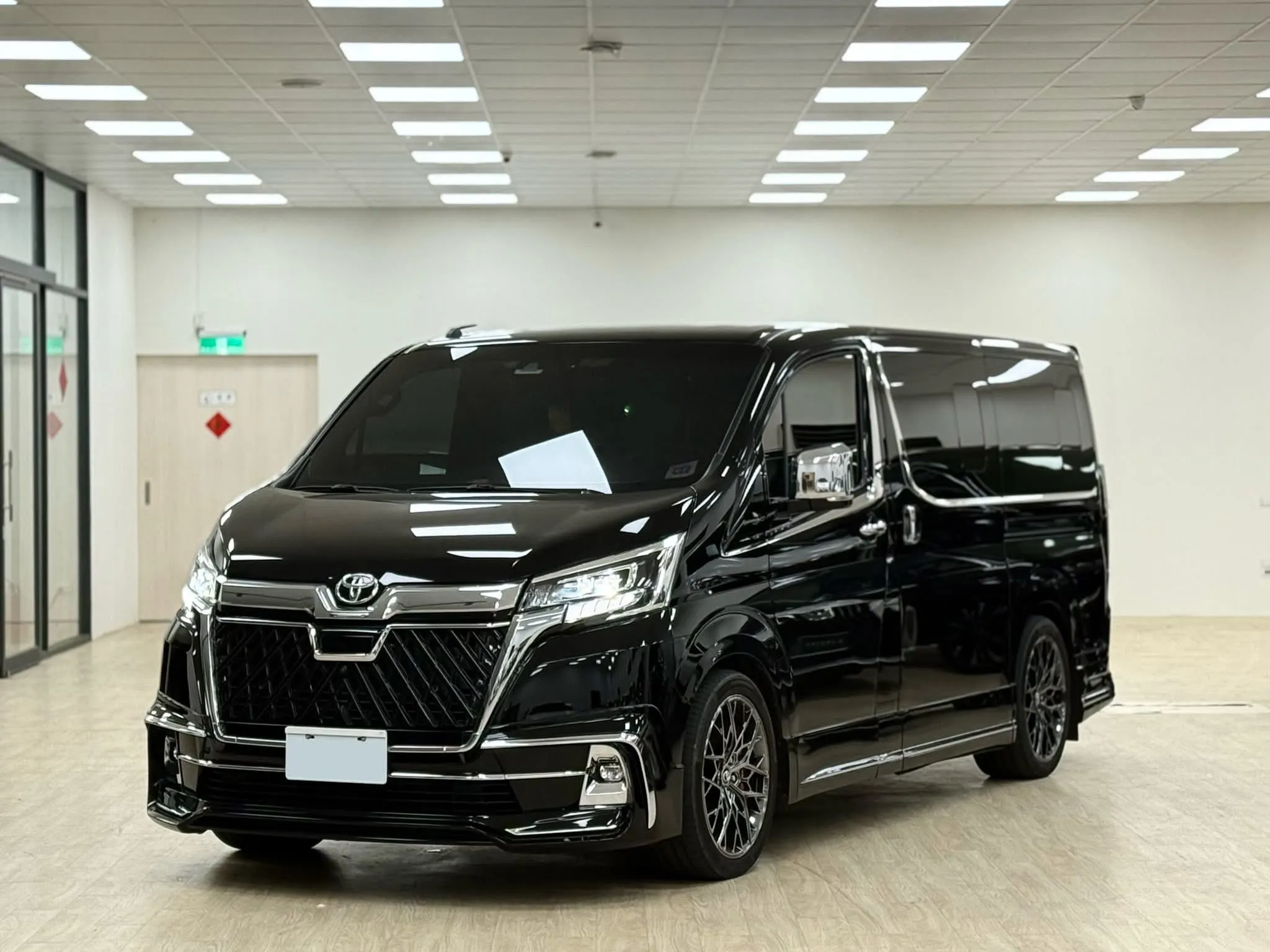2022年 Toyota GRANVIA 6人座 旗艦版