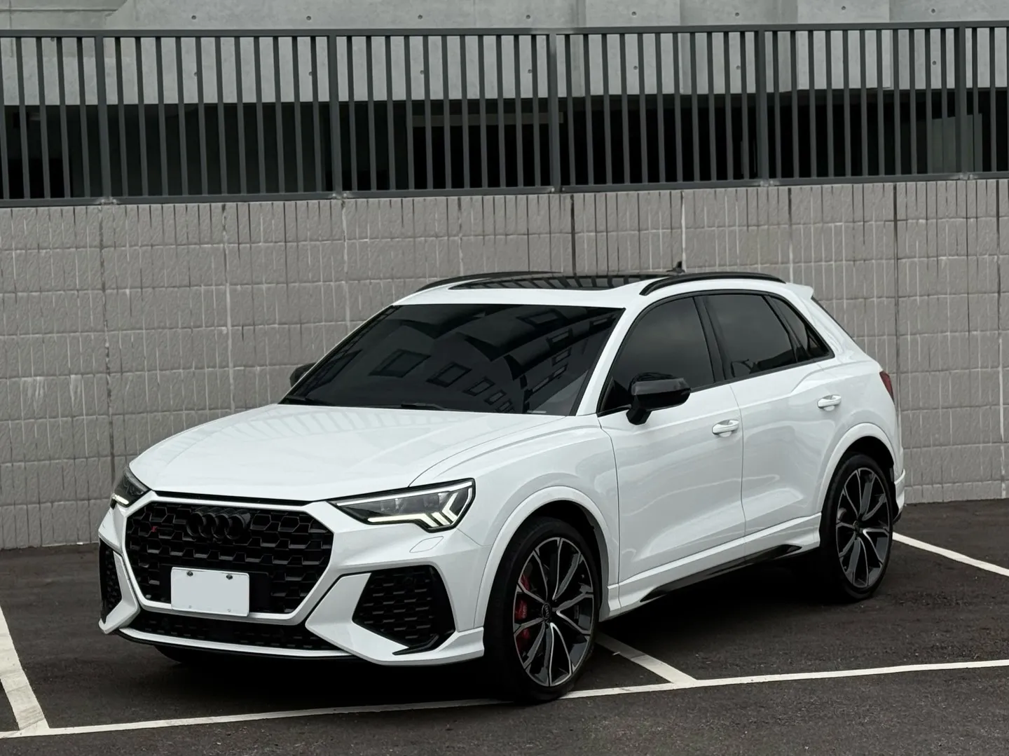 2022年 Audi RSQ3 Quattro