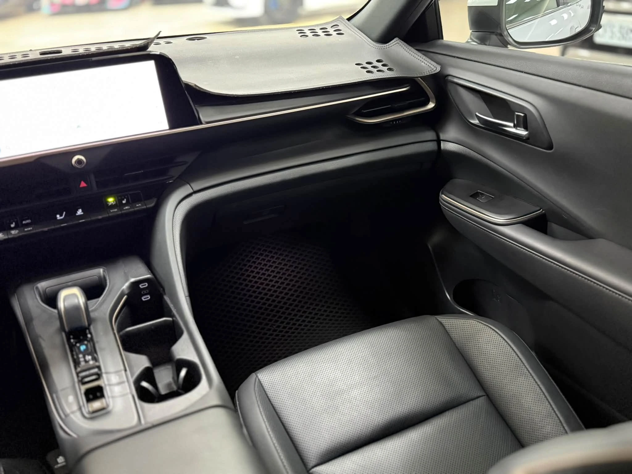 2023年 Toyota Crown 貴族版