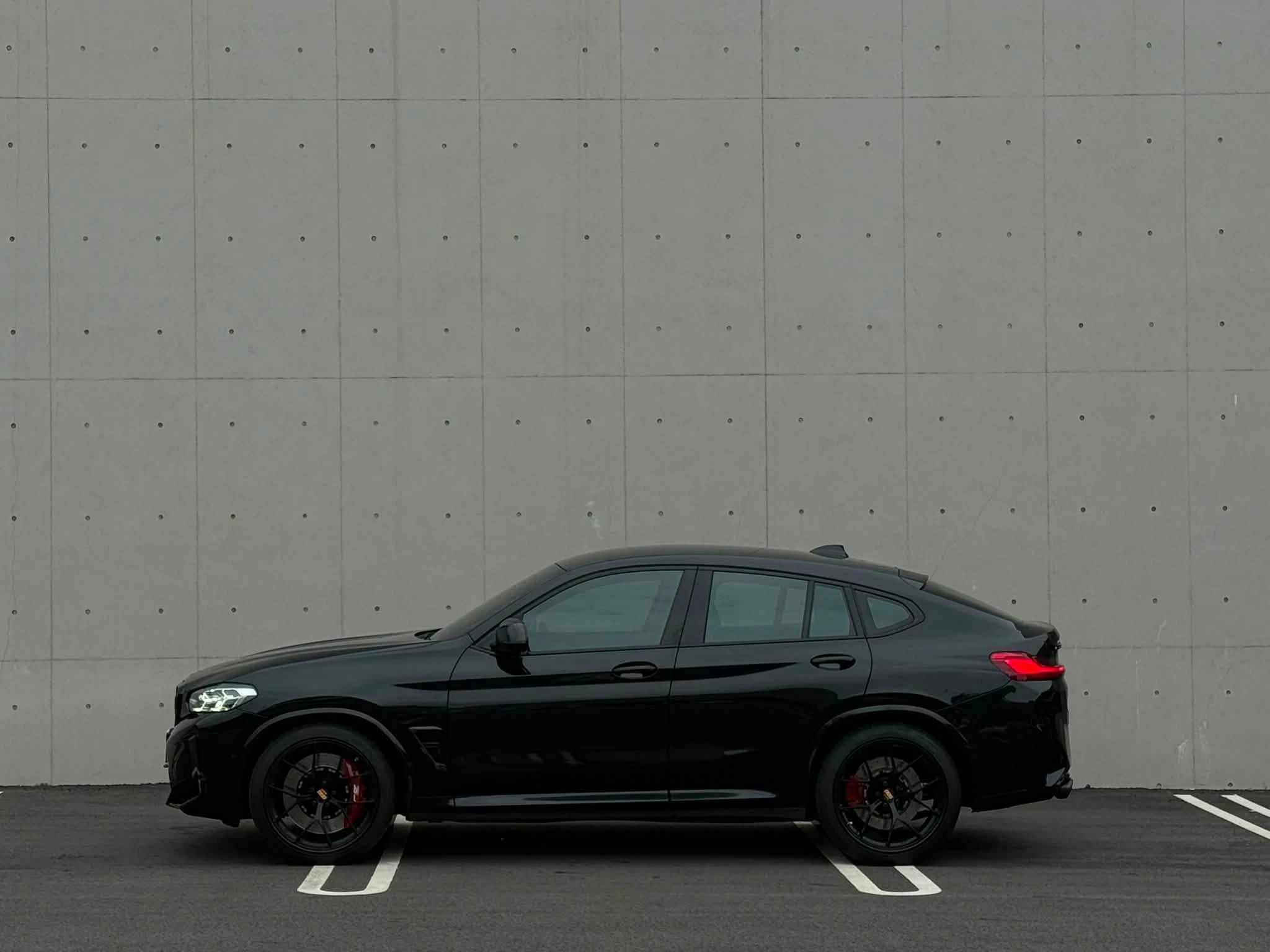 正2023年BMW X4 20i 運動版