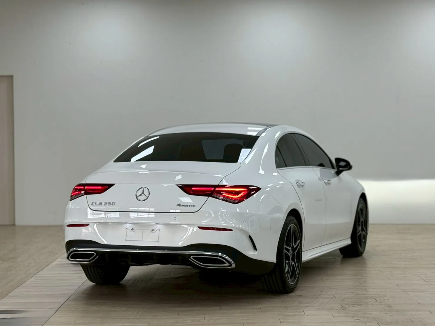 2020年 Mercedes Benz CLA250 AMG 4Matic 白色