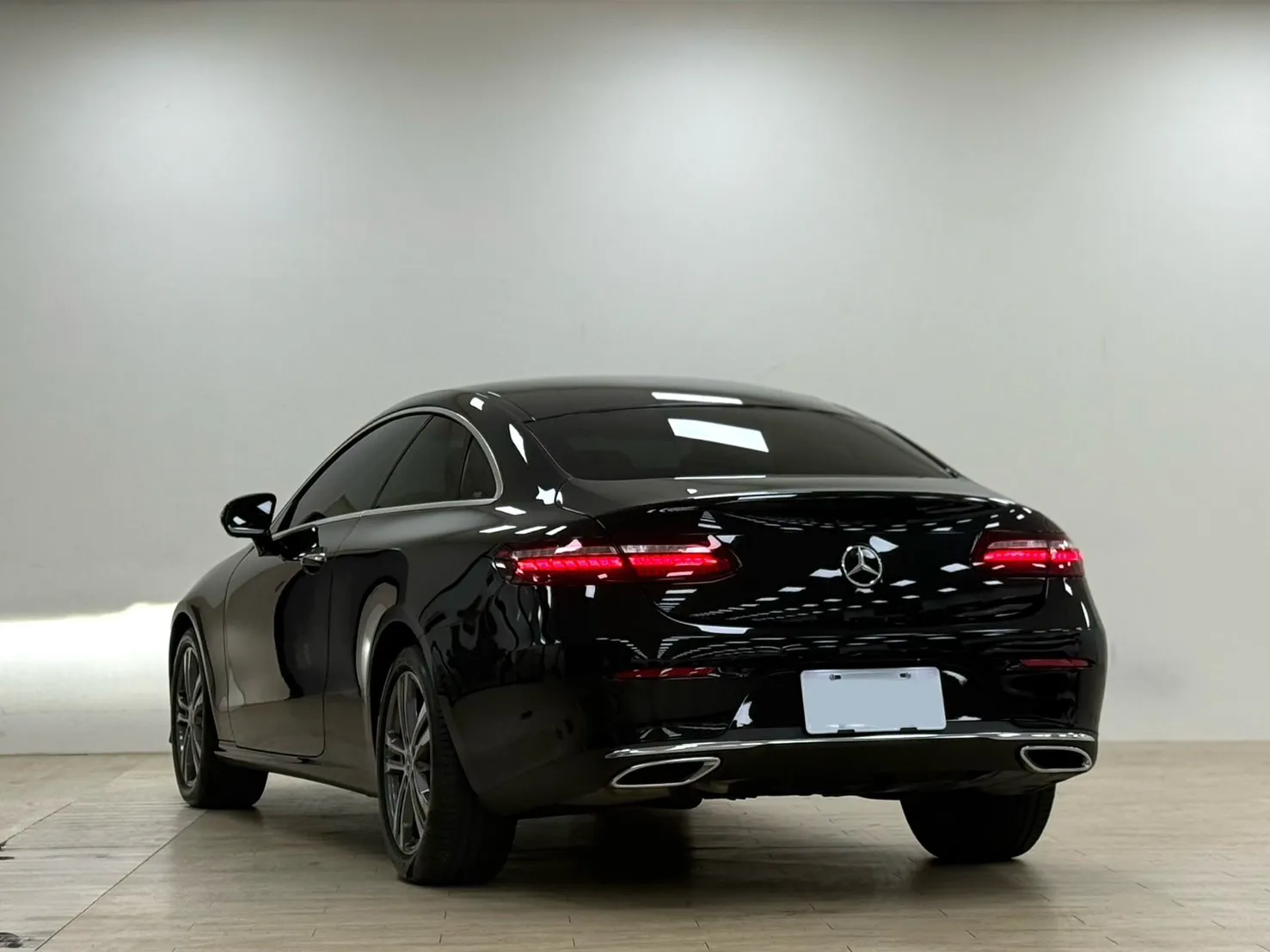 2022年 Mercedes Benz E200 Coupe 黑色