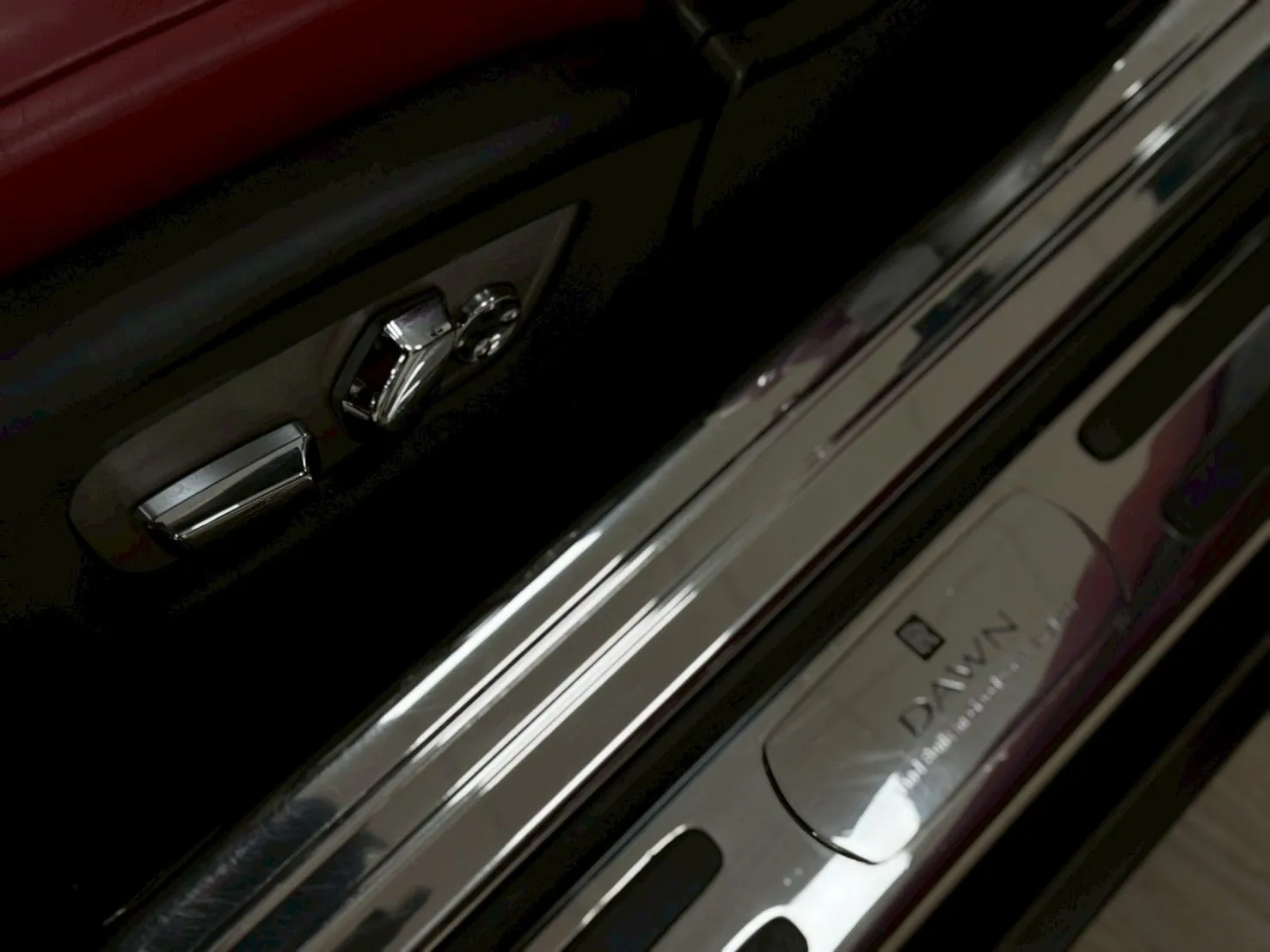 2016年 Rolls-Royce DAWN 6.6 V12