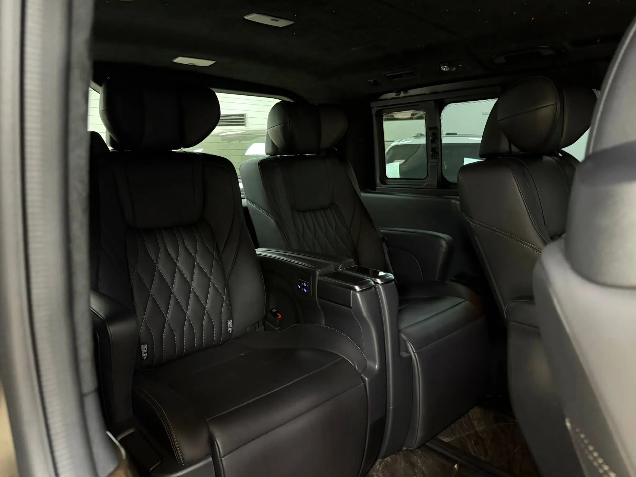 2022年 Toyota GRANVIA 6人座 旗艦版