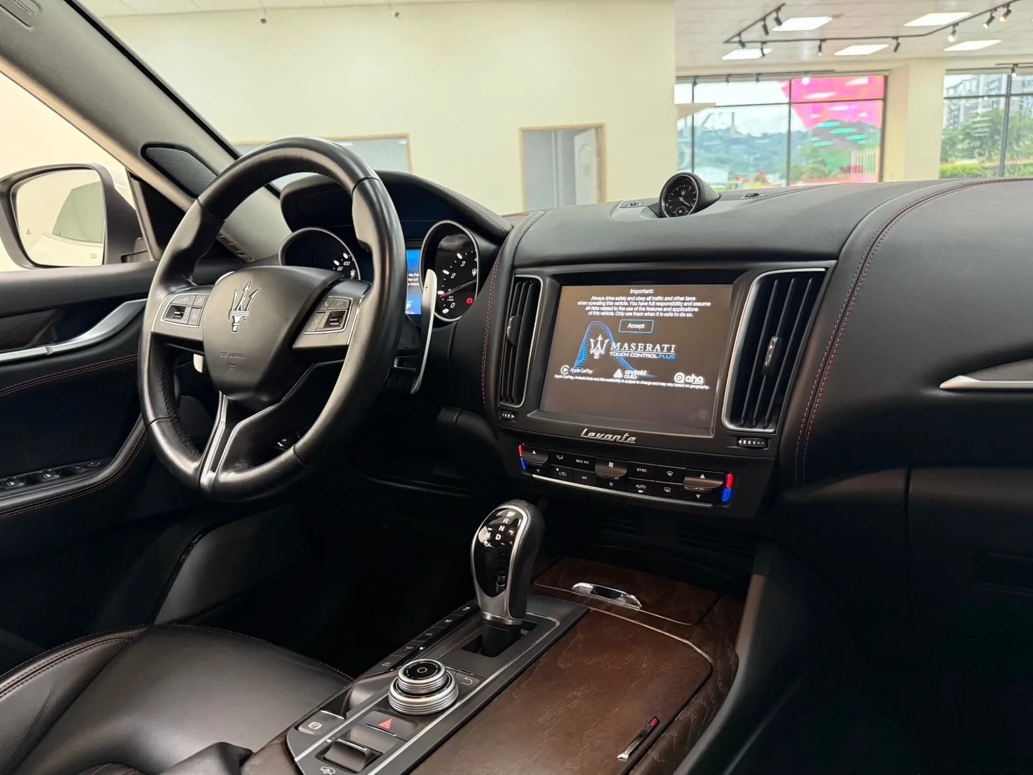 2017年式 Maserati Levante S 白色