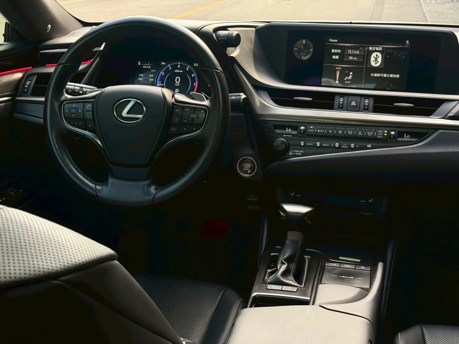 2020年 Lexus ES200 豪華版 鈦色