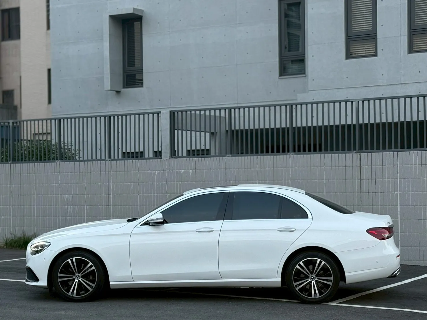 2021年 Mercedes Benz E250 運動版 白色