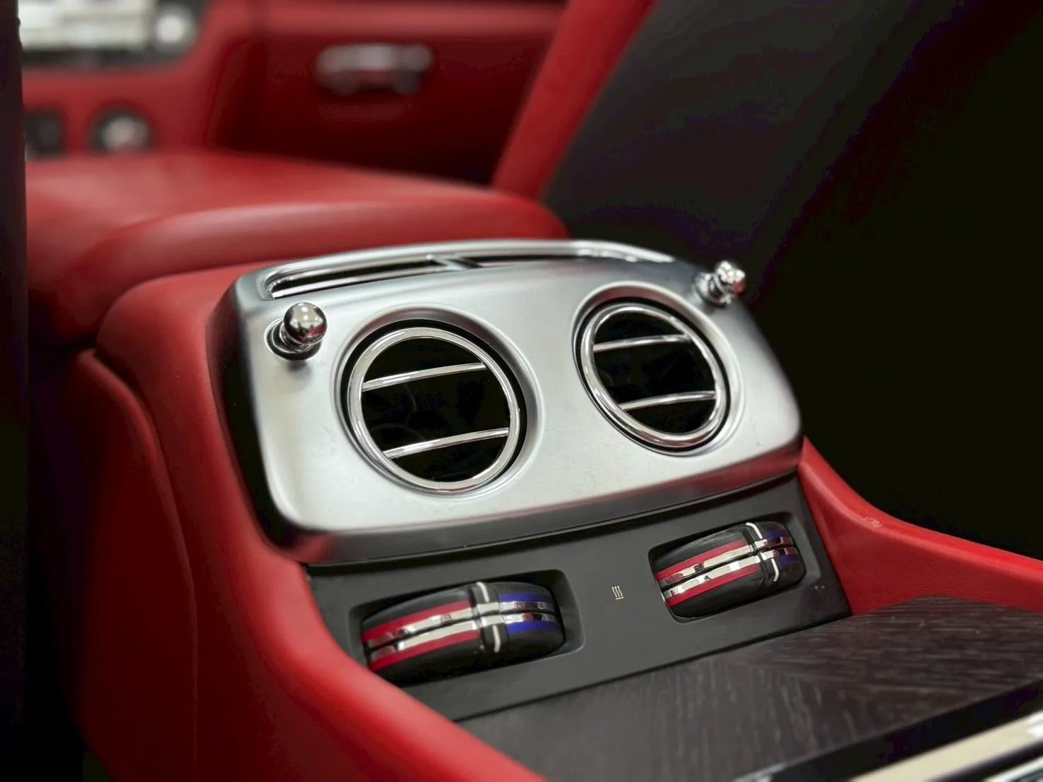 2016年 Rolls-Royce DAWN 6.6 V12