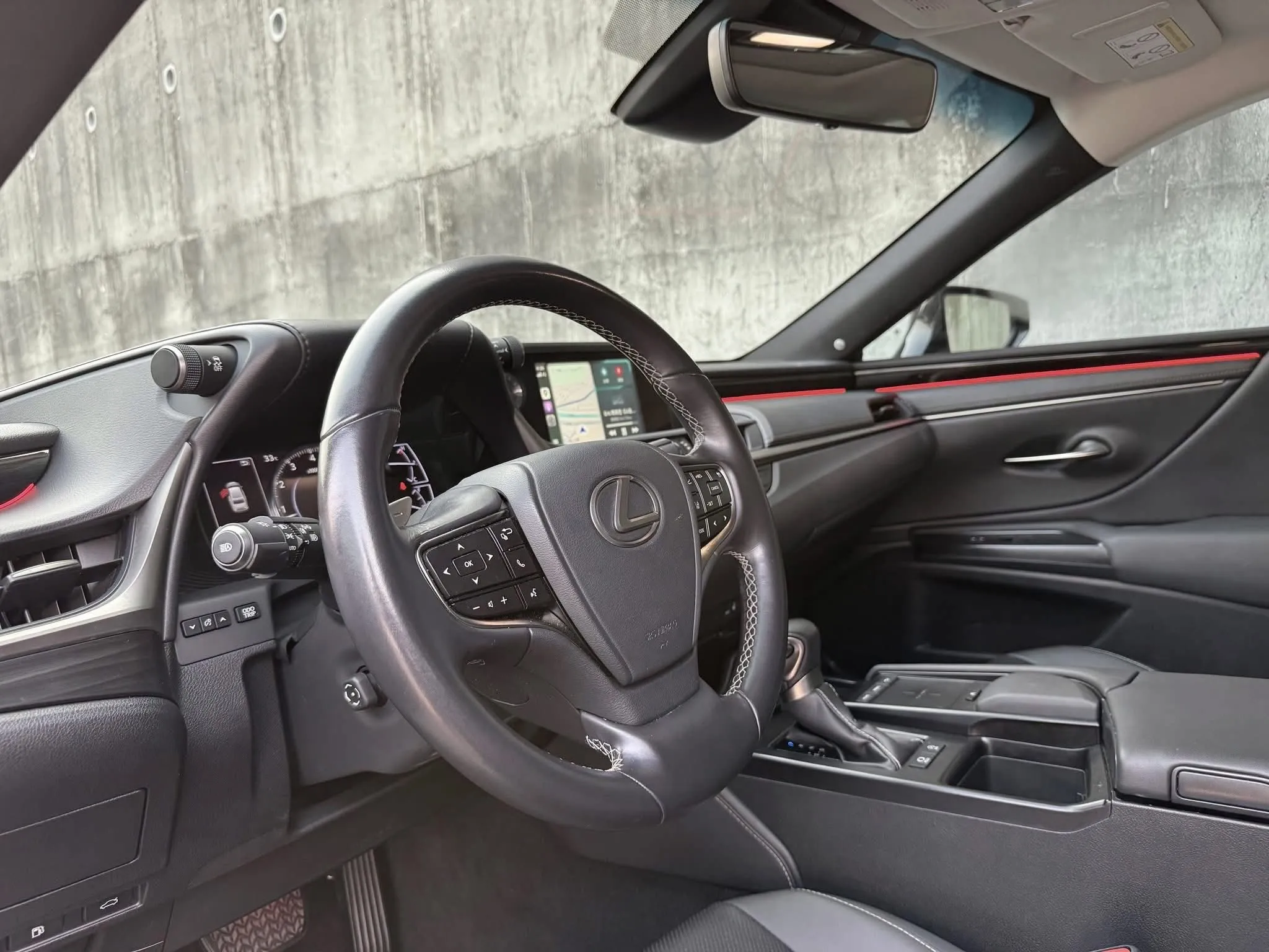 正2020年 Lexus ES200 豪華版