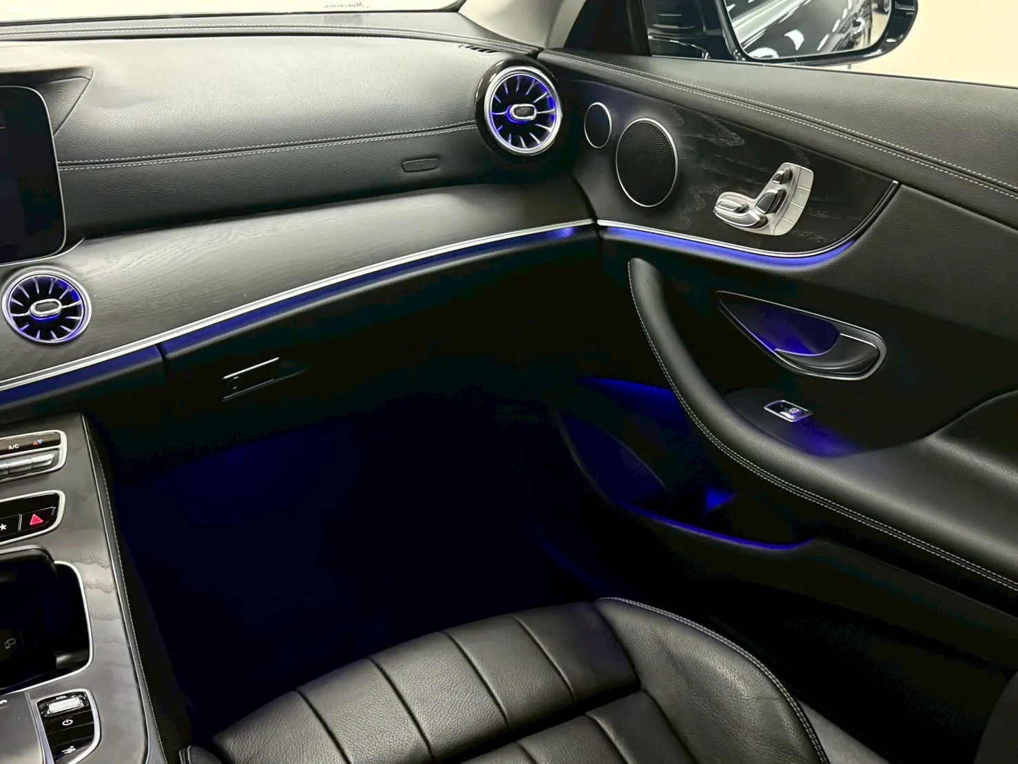 2022年 Mercedes Benz E200 Coupe 黑色