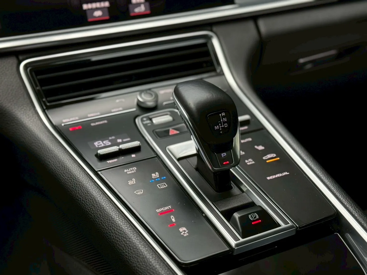 2017年 Porsche Panamera 4 黑色