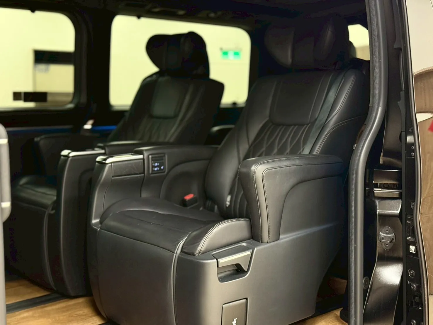 2021年 Toyota Granvia 6人座 