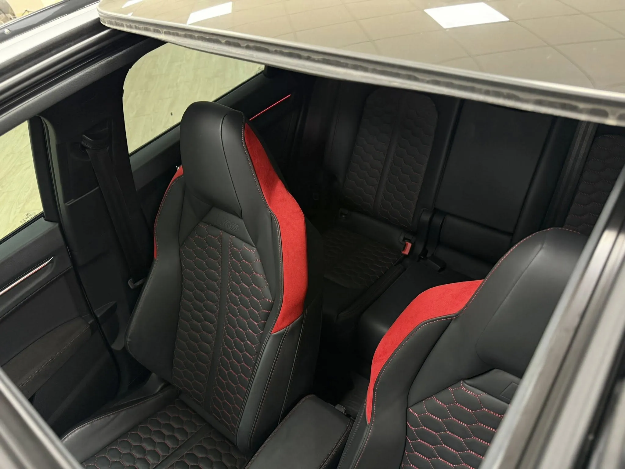 2022年 Audi RSQ3 Quattro