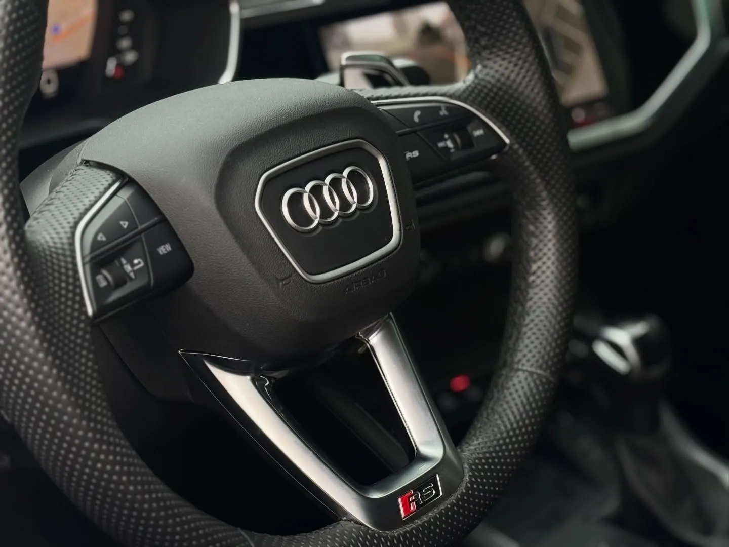 2022年 Audi RSQ3 Quattro