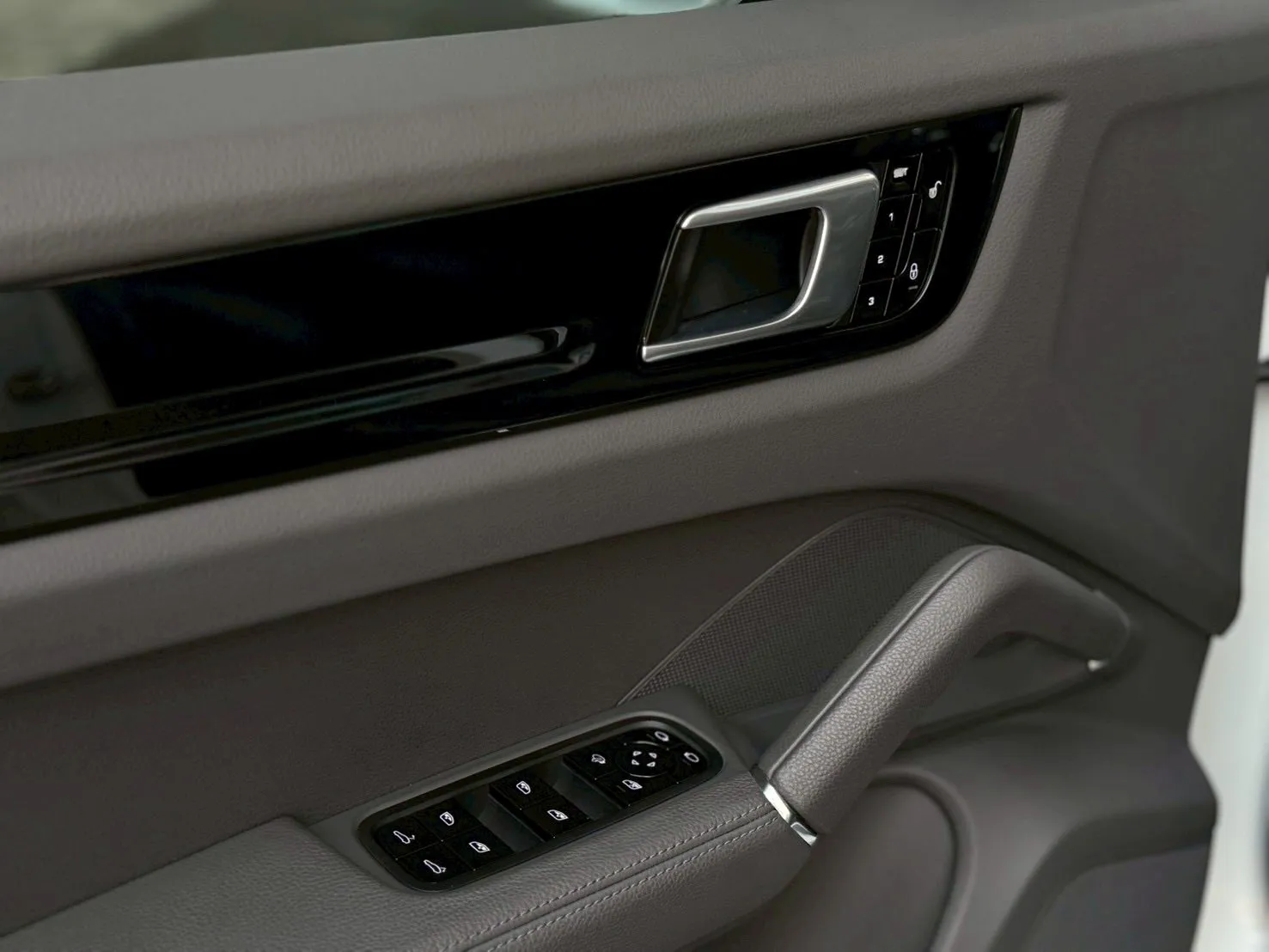 2018年 Porsche Cayenne 3.0 V6 E3