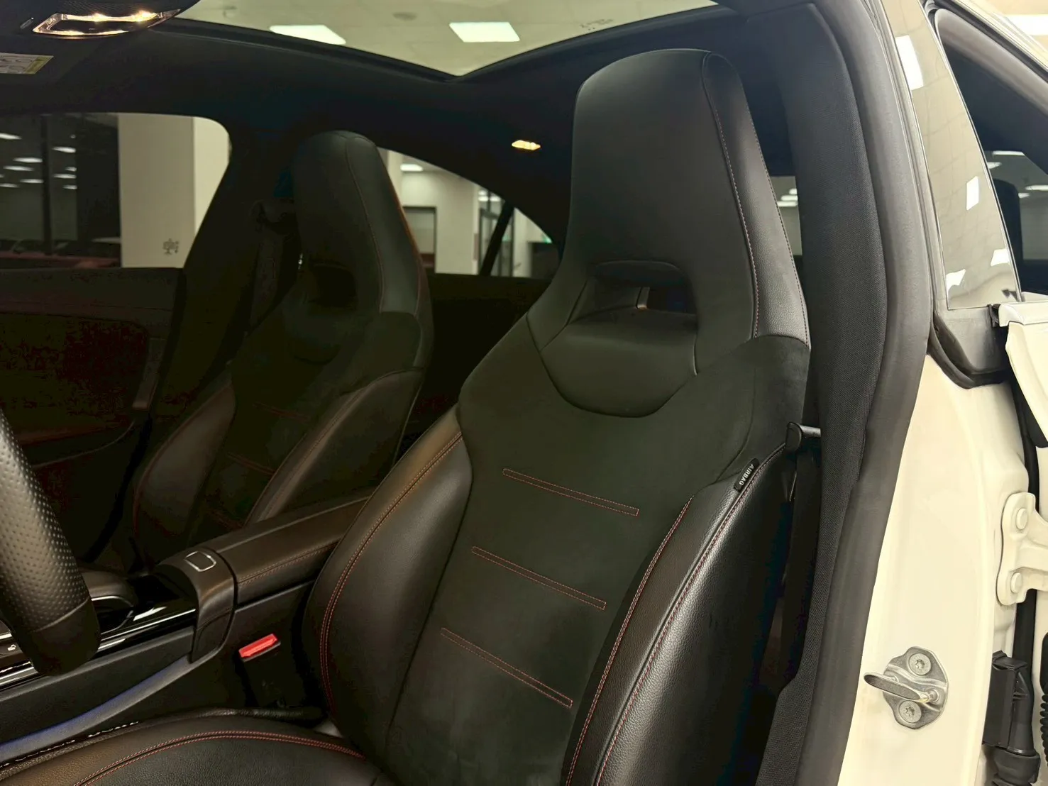 2020年 Mercedes Benz CLA250 AMG 4Matic 白色