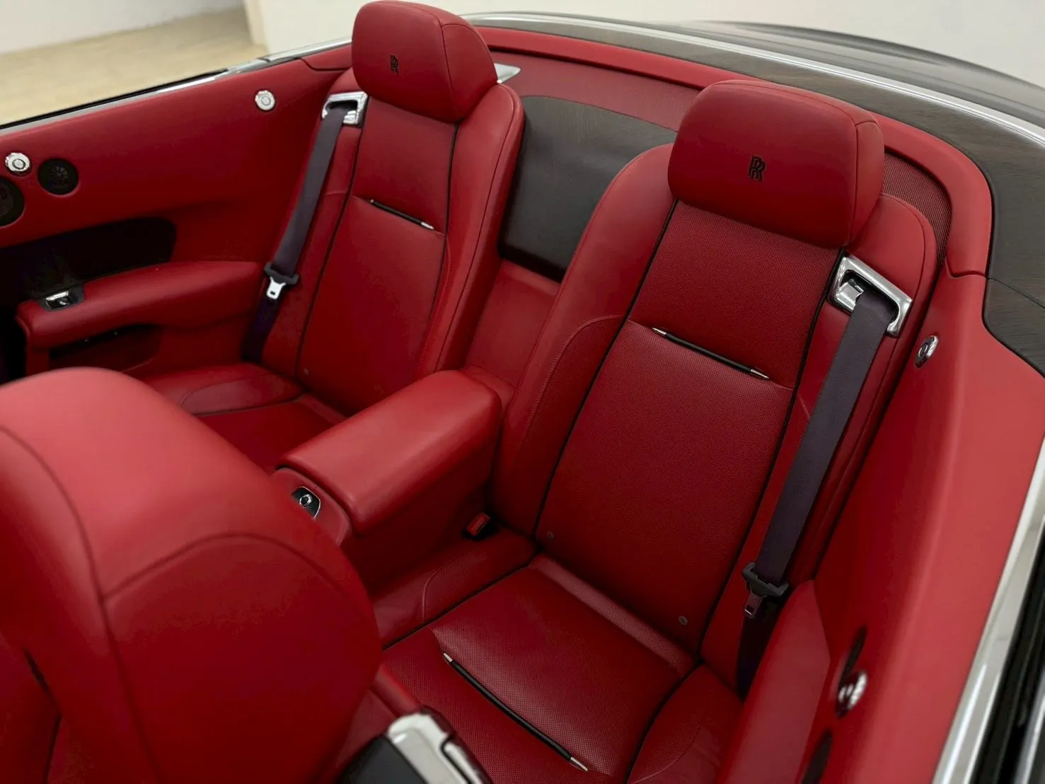 2016年 Rolls-Royce DAWN 6.6 V12