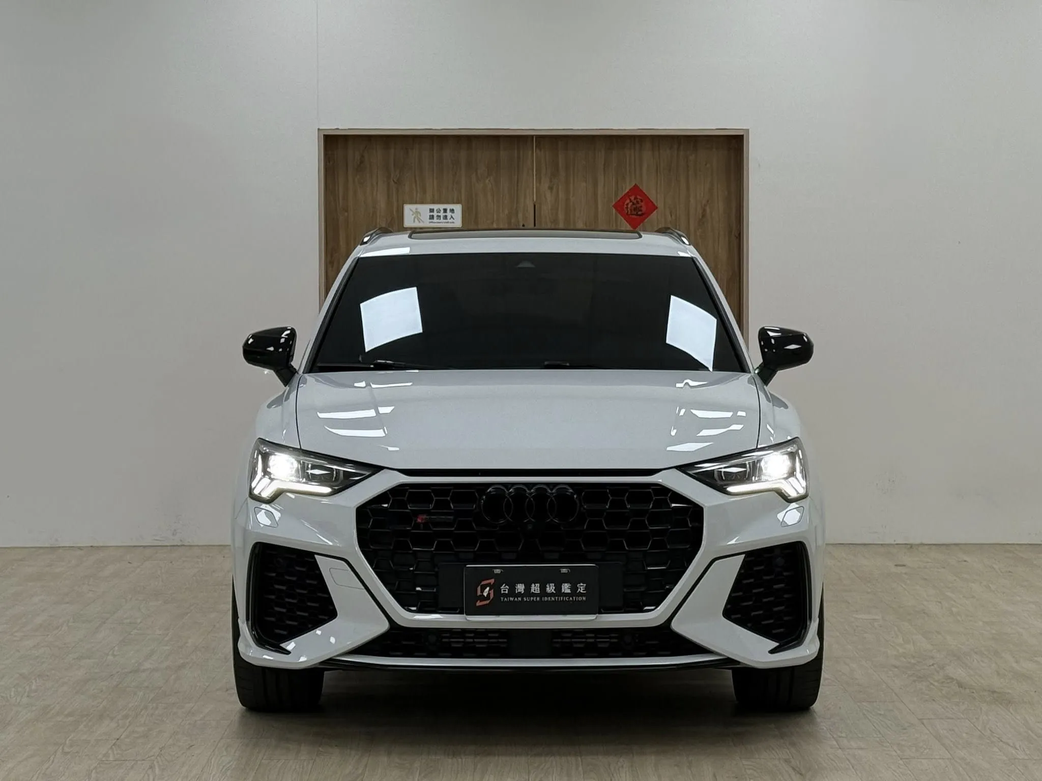 2022年 Audi RSQ3 Quattro