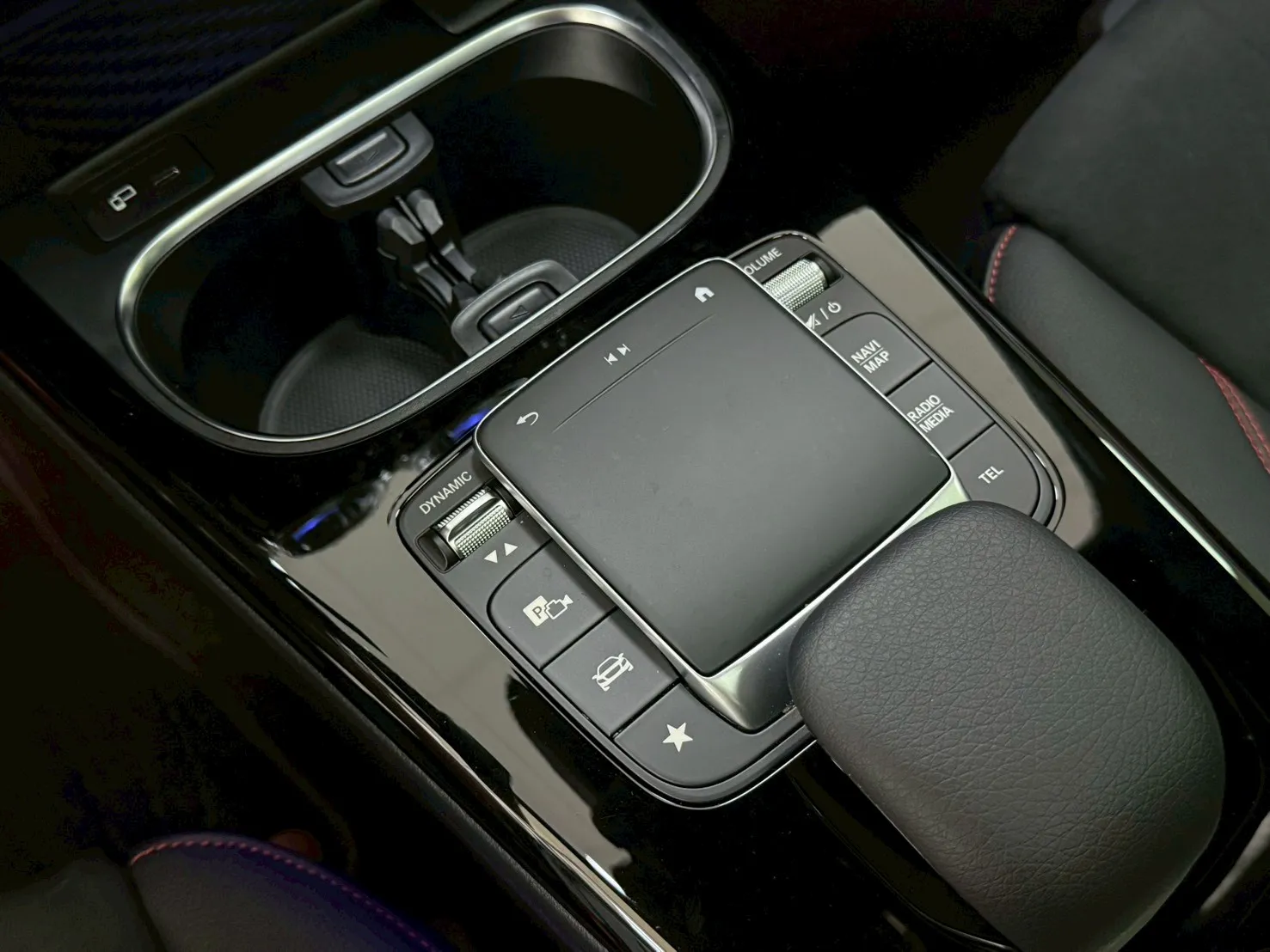 2020年 Mercedes Benz CLA250 AMG 4Matic 白色