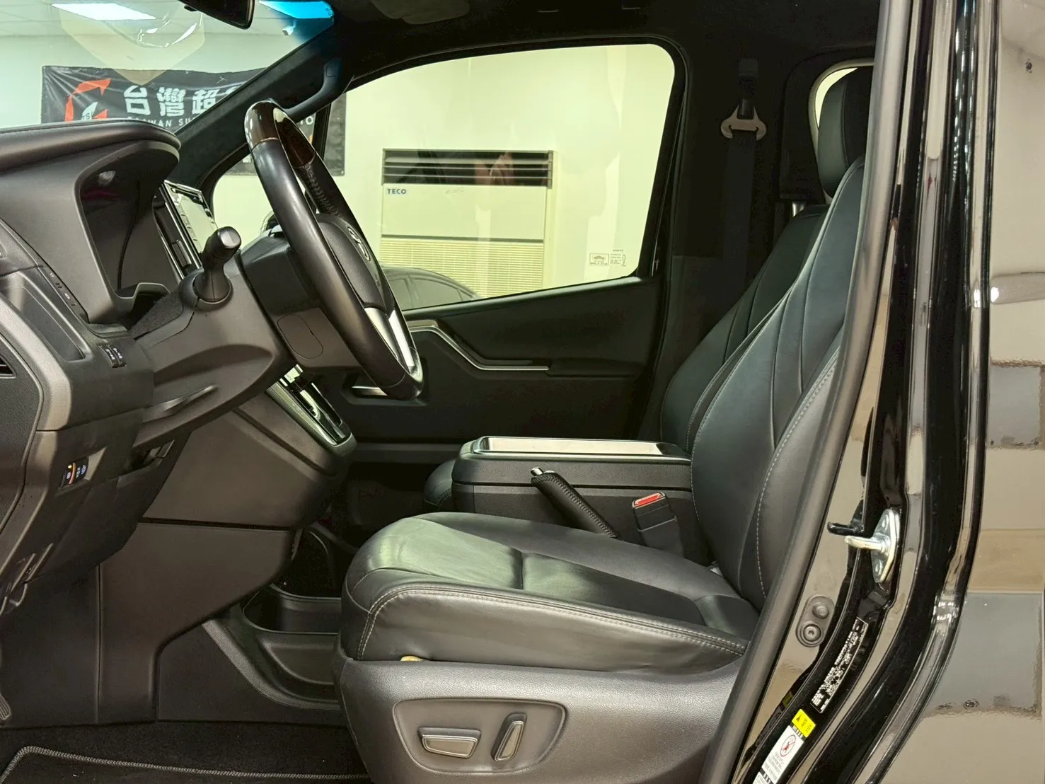 2021年 Toyota Granvia 6人座 