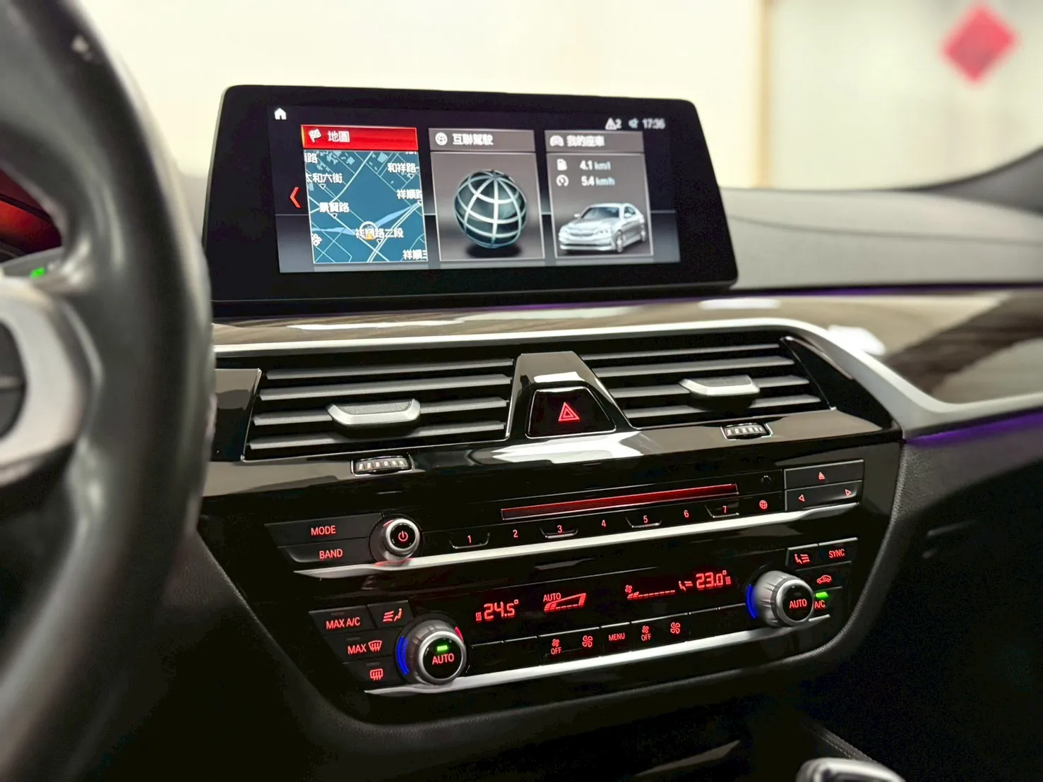 2017年 BMW 530i M-Sport 黑藍