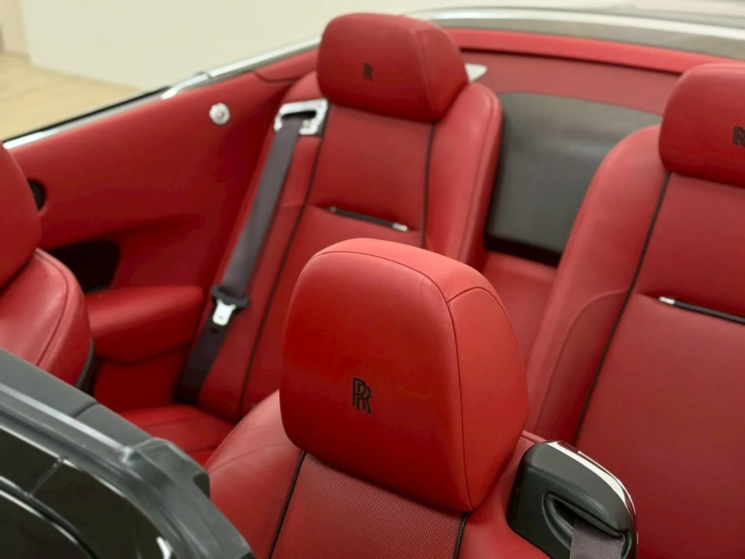 2016年 Rolls-Royce DAWN 6.6 V12