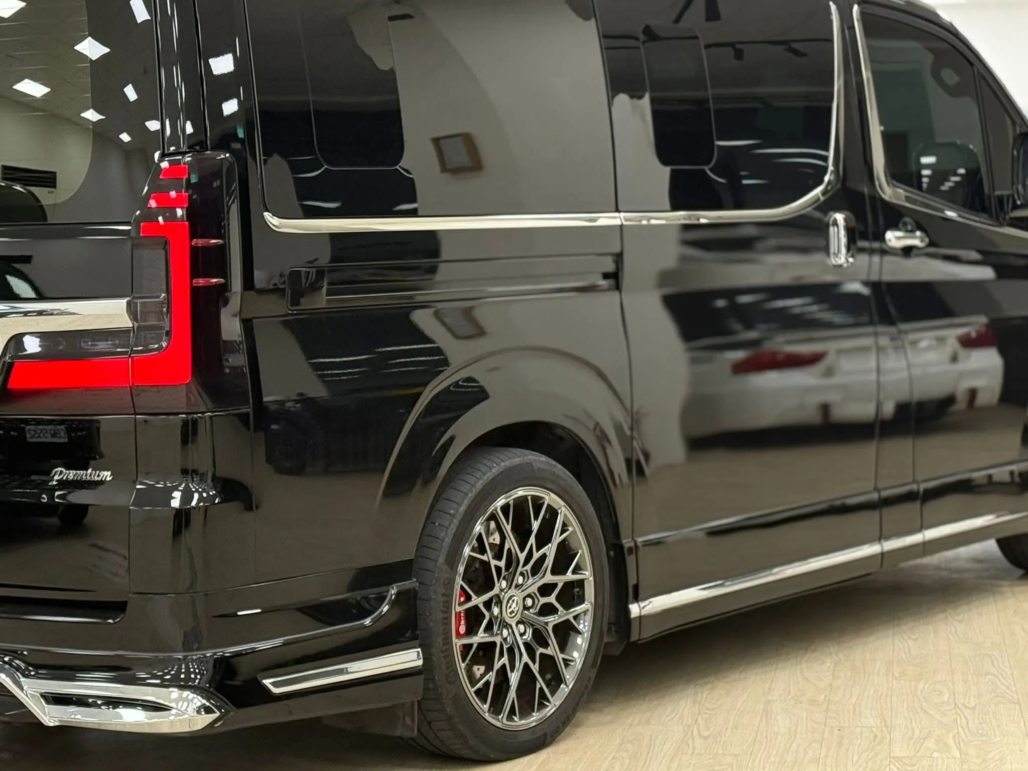 2022年 Toyota GRANVIA 6人座 旗艦版