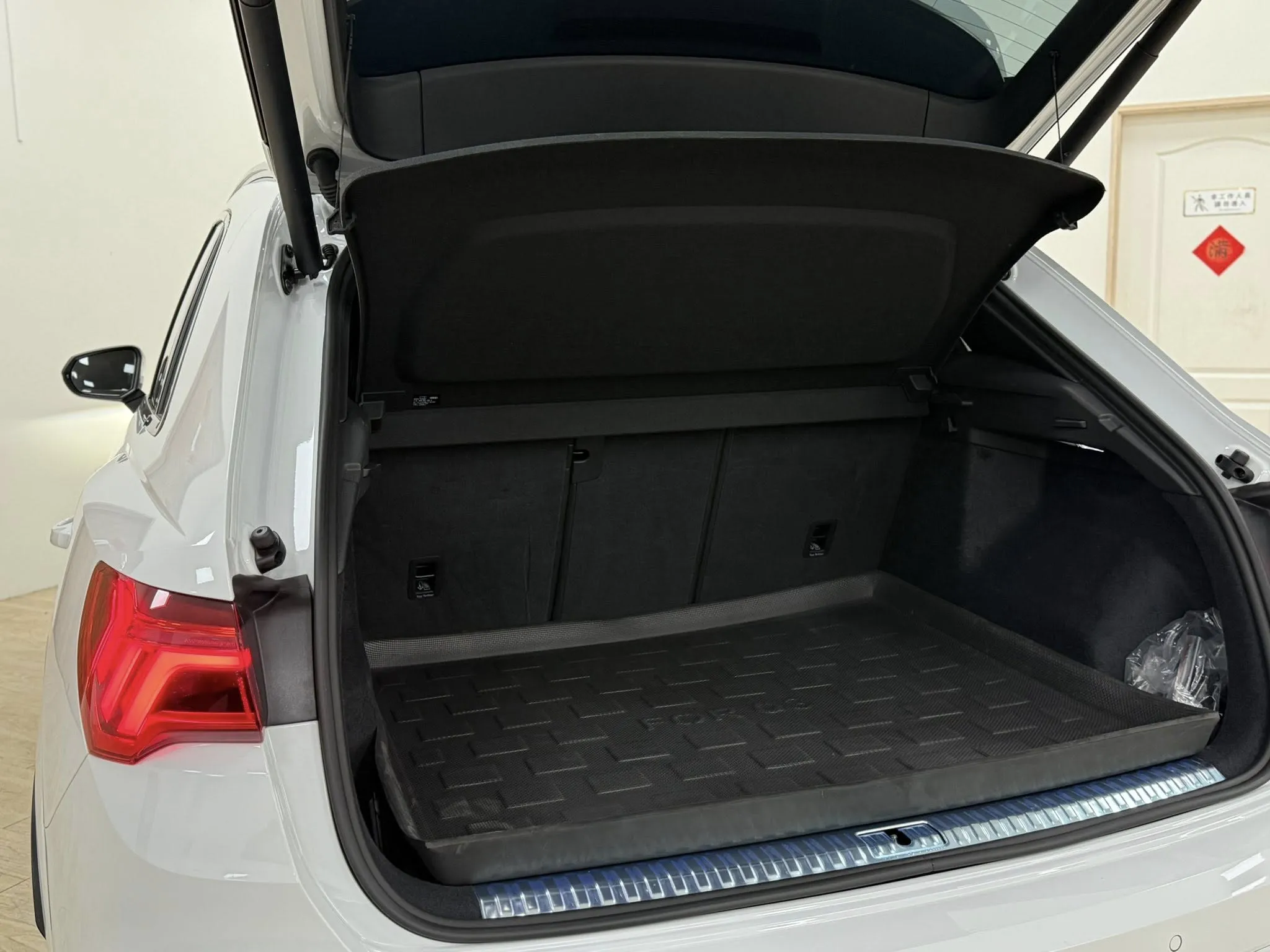 2022年 Audi RSQ3 Quattro