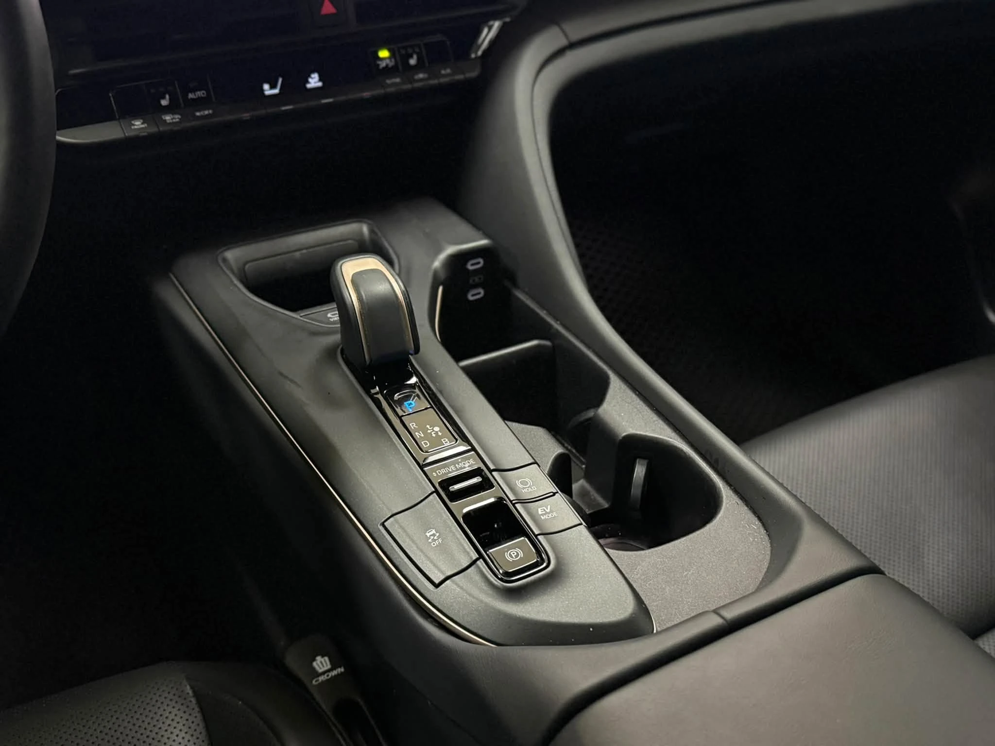 2023年 Toyota Crown 貴族版